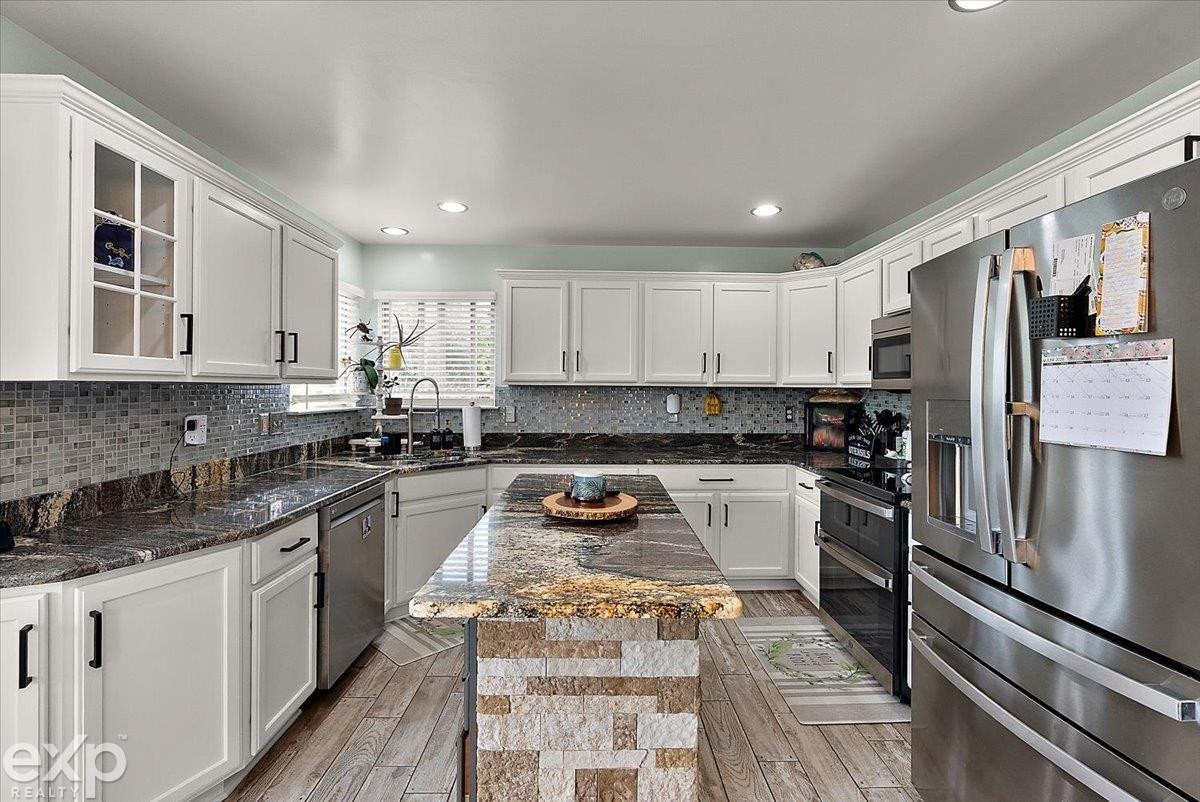 47645 Burlingame Drive, New Baltimore, MI 48047 — Photo 38