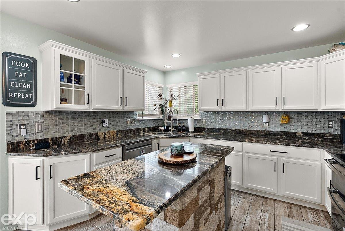 47645 Burlingame Drive, New Baltimore, MI 48047 — Photo 39
