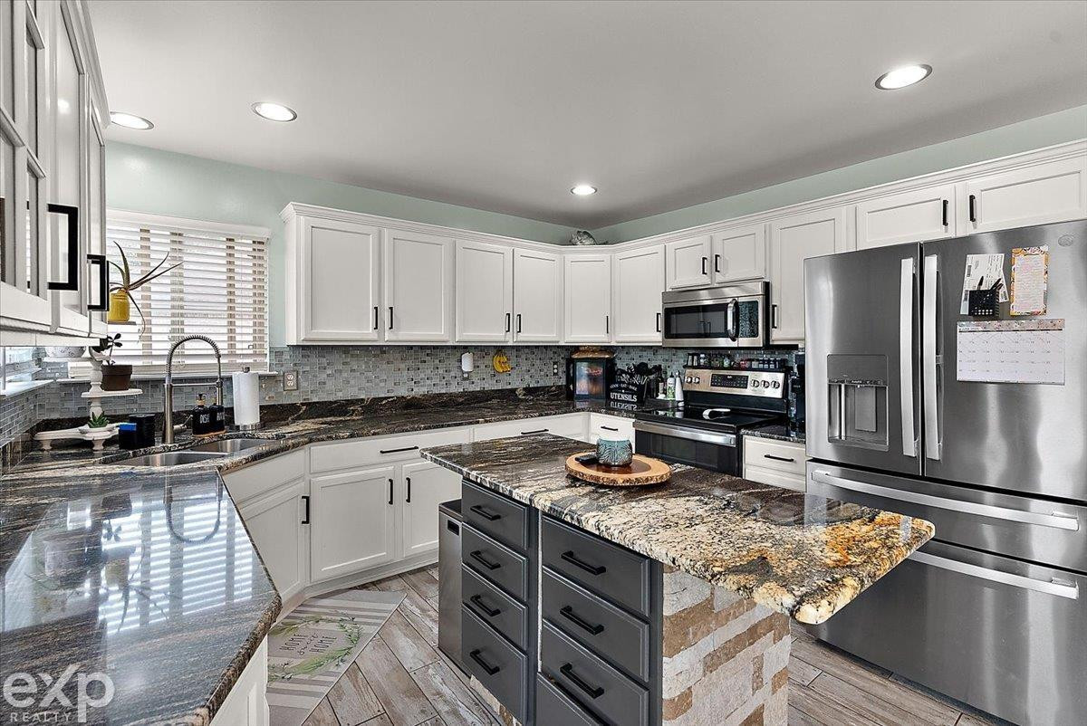 47645 Burlingame Drive, New Baltimore, MI 48047 — Photo 40