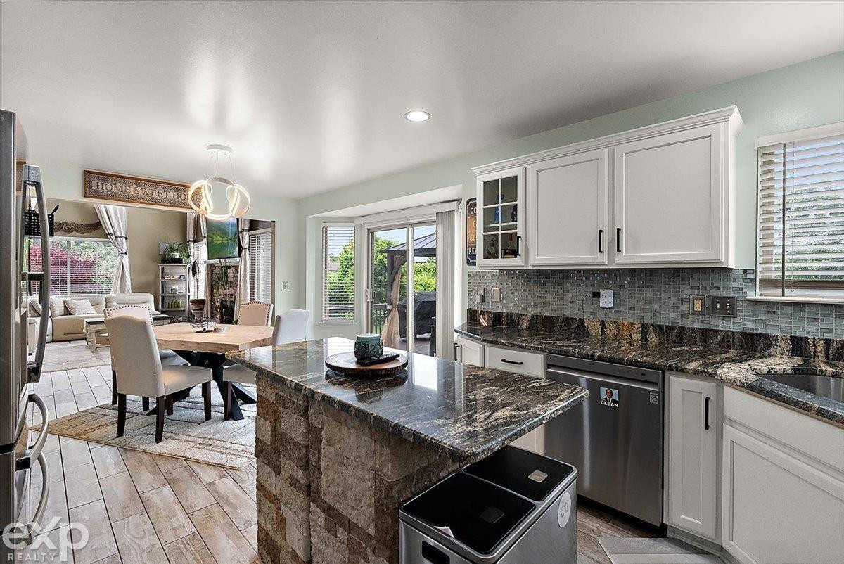 47645 Burlingame Drive, New Baltimore, MI 48047 — Photo 42