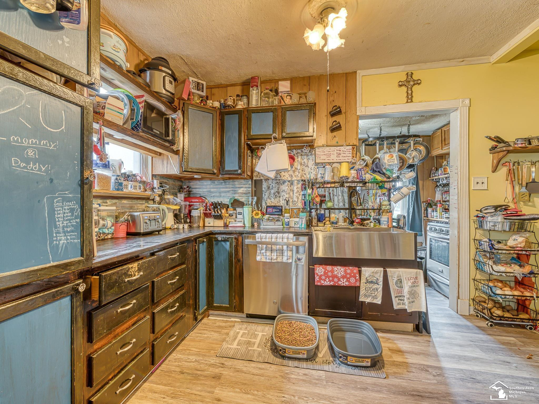857 Plum Street, Wyandotte, MI 48192 — Photo 9