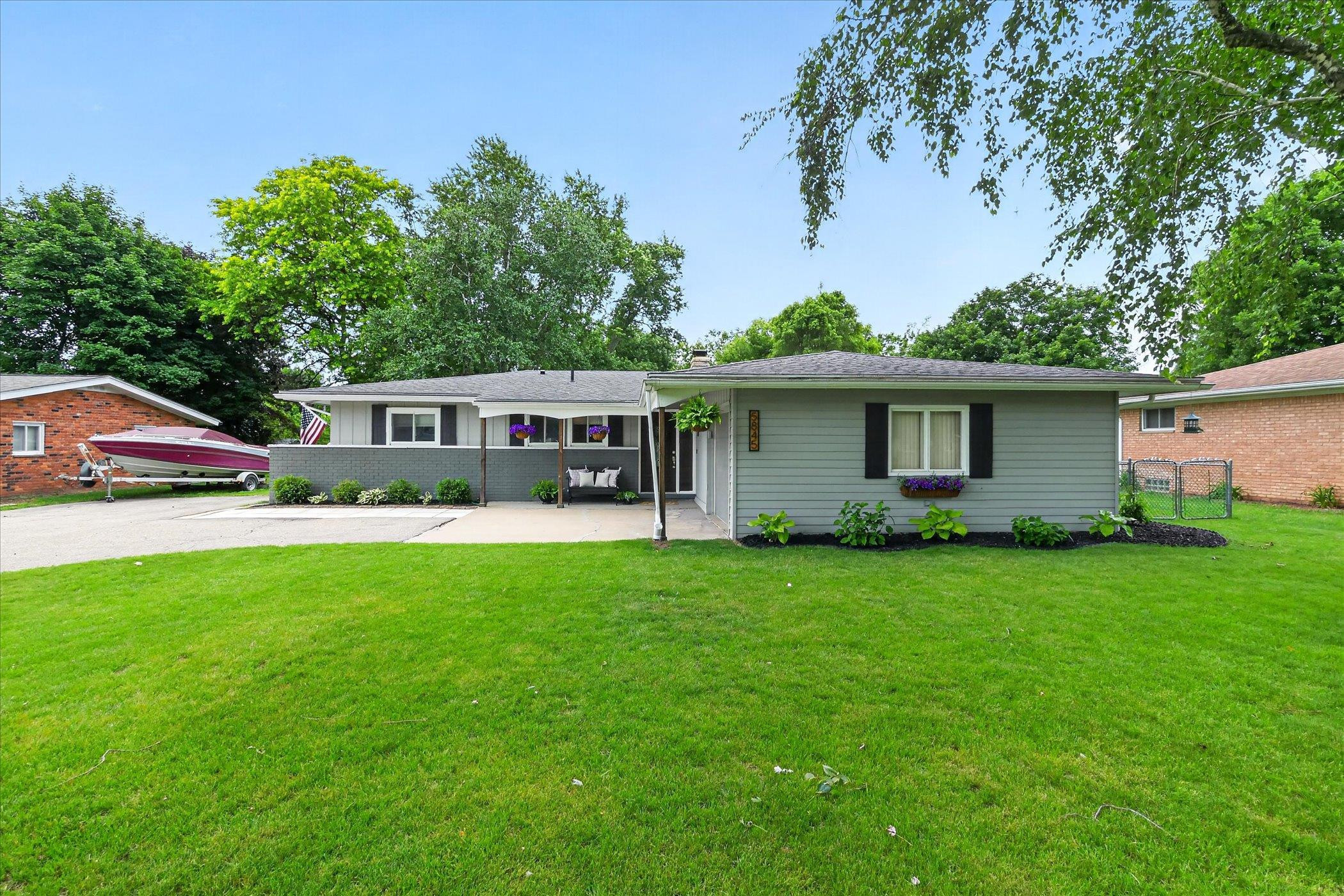 5845 OLYMPIC Parkway, Waterford, MI 48329 — Photo 2