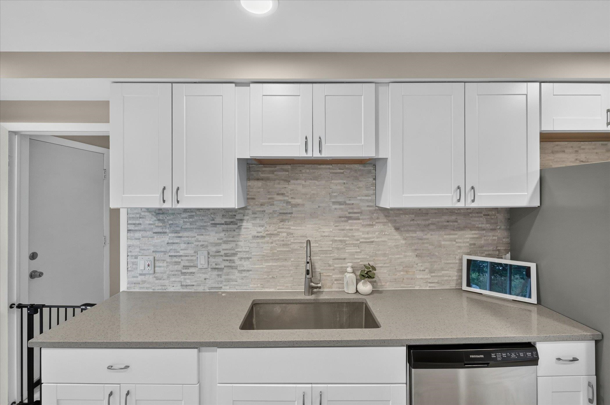 5845 OLYMPIC Parkway, Waterford, MI 48329 — Photo 17