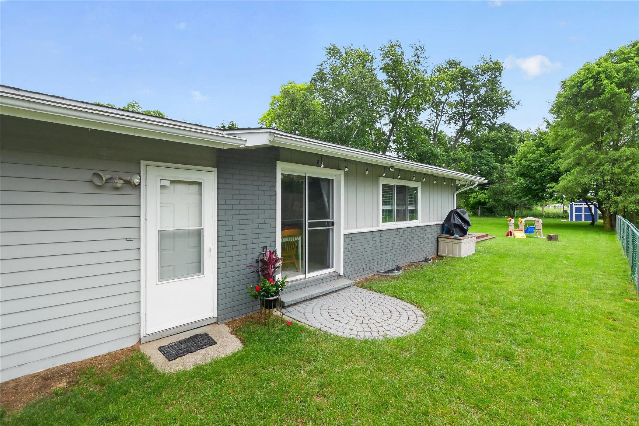 5845 OLYMPIC Parkway, Waterford, MI 48329 — Photo 38