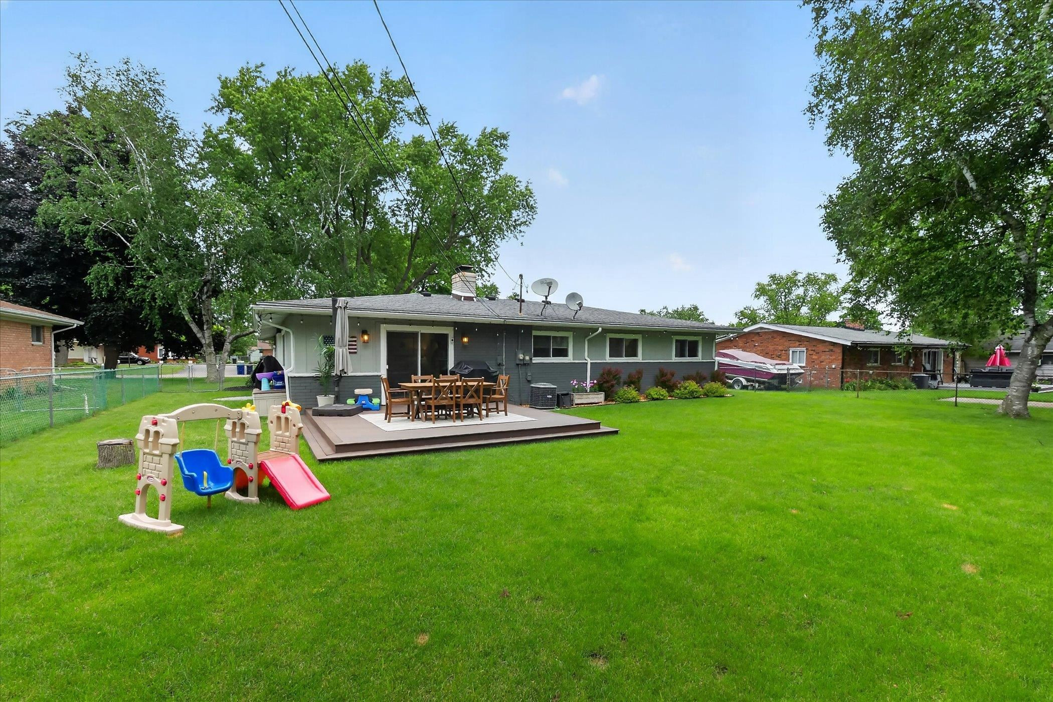 5845 OLYMPIC Parkway, Waterford, MI 48329 — Photo 41