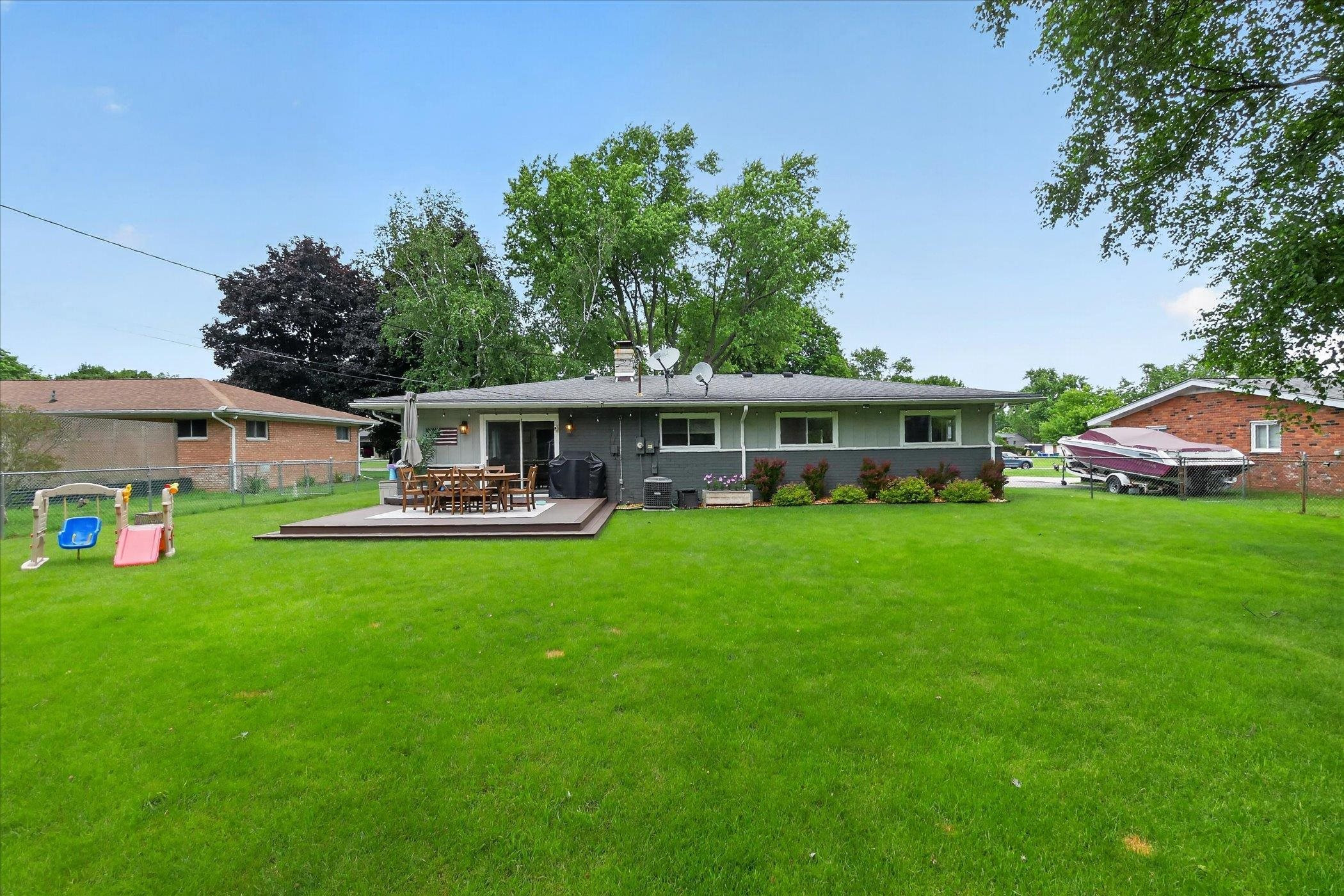 5845 OLYMPIC Parkway, Waterford, MI 48329 — Photo 42