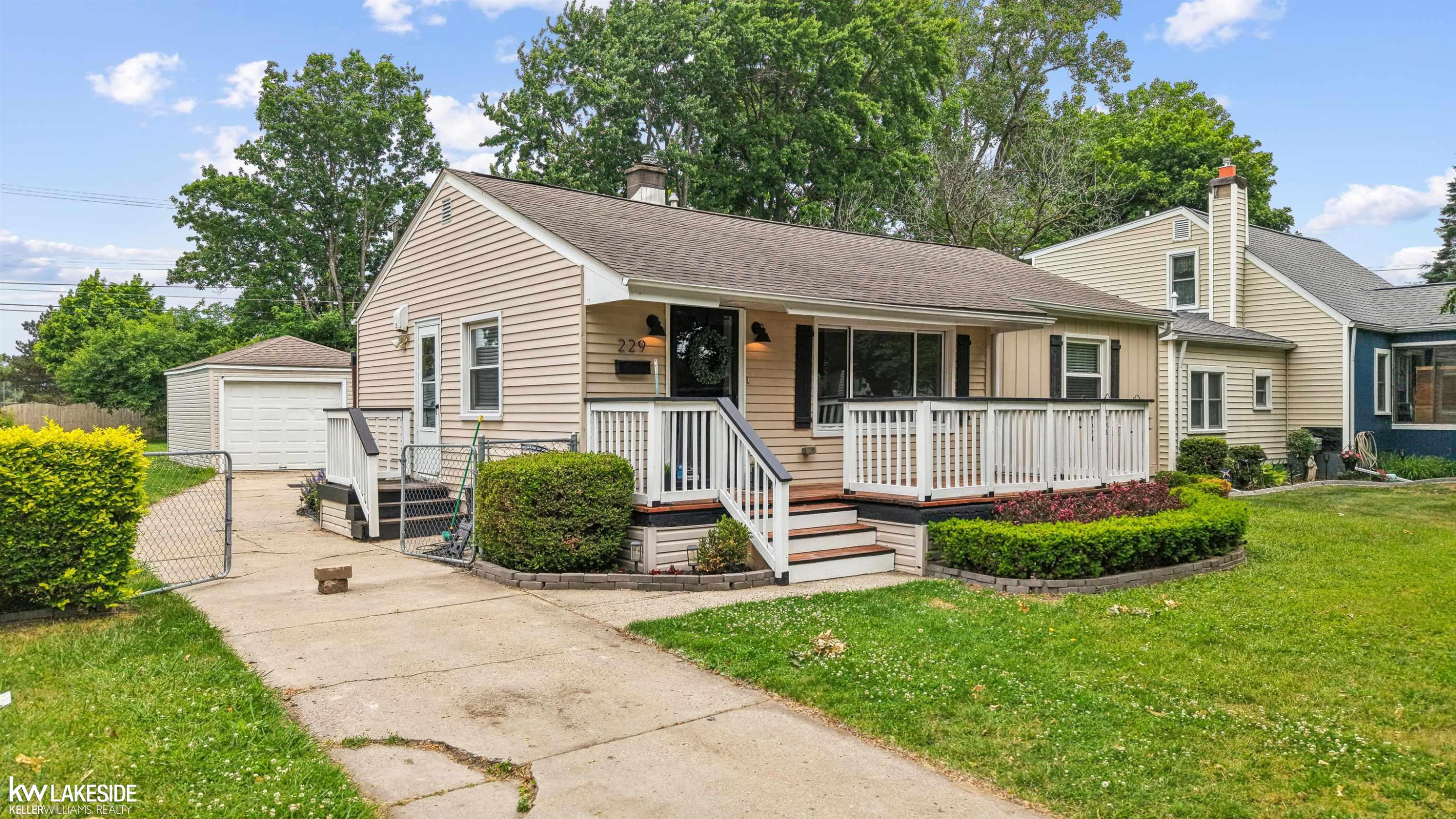 229 N Wilson Boulevard, Mount Clemens, MI 48043 — Photo 2