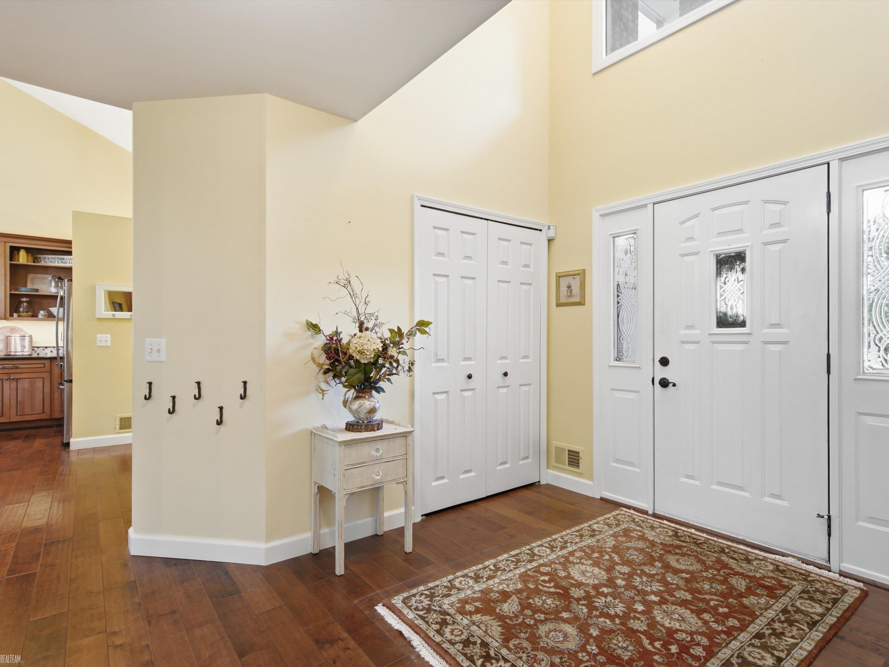 18036 N Lauren Drive, Clinton Twp, MI 48038 — Photo 2
