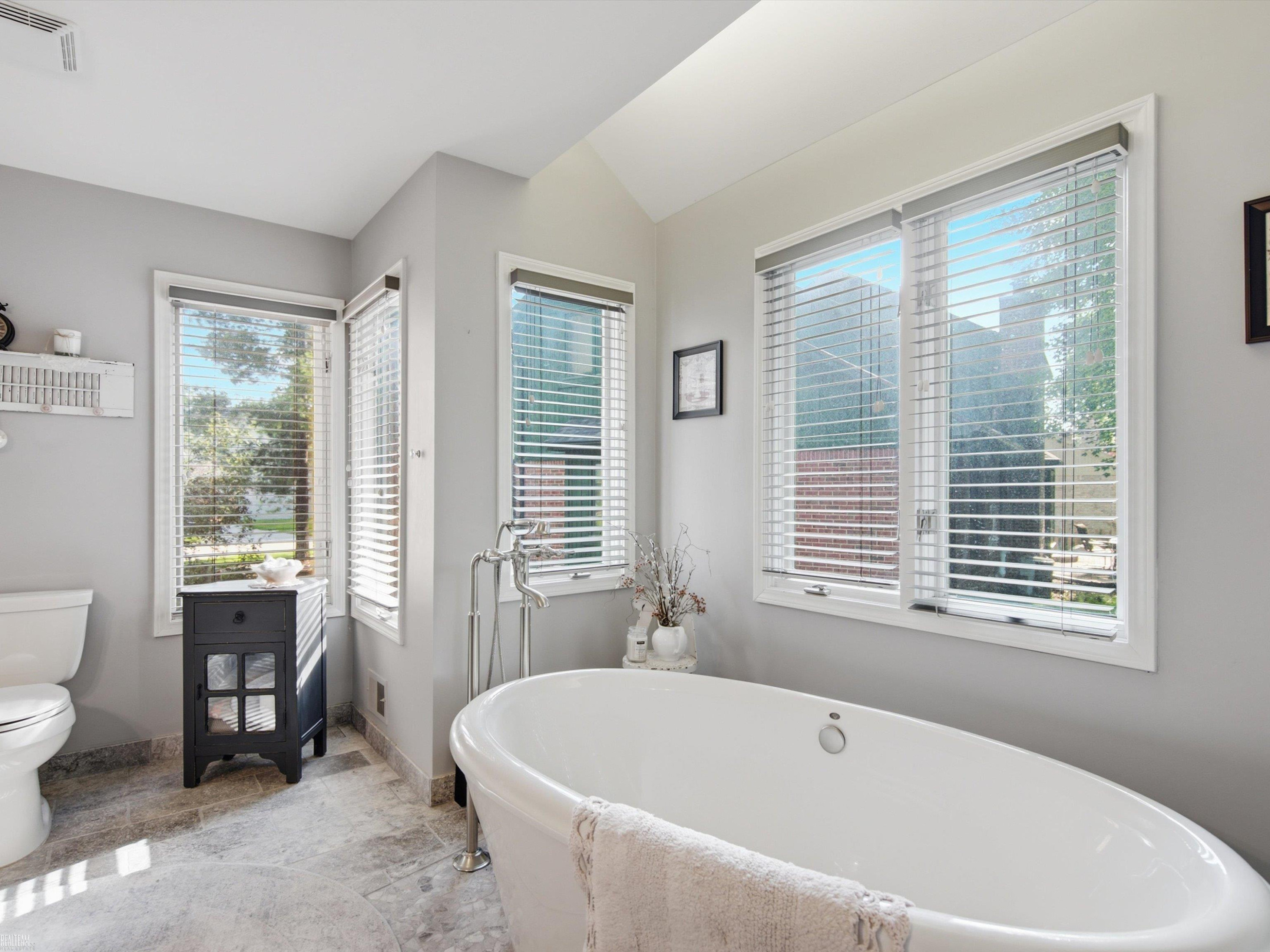 18036 N Lauren Drive, Clinton Twp, MI 48038 — Photo 17