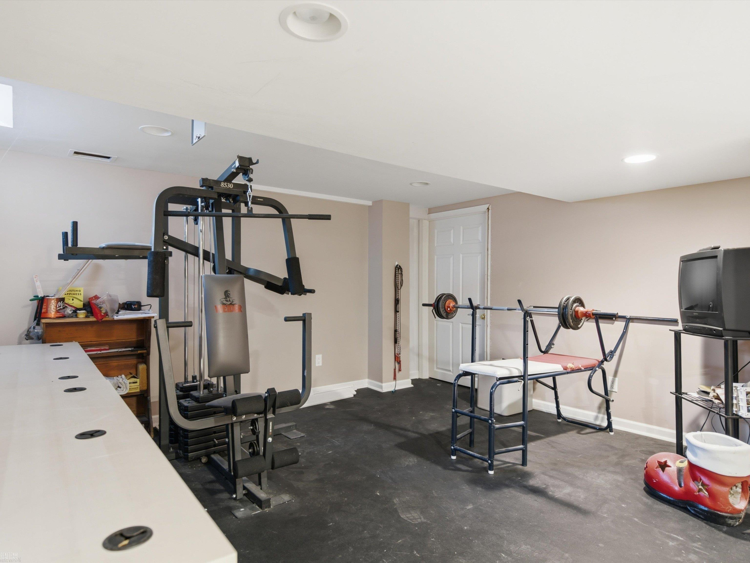 18036 N Lauren Drive, Clinton Twp, MI 48038 — Photo 31