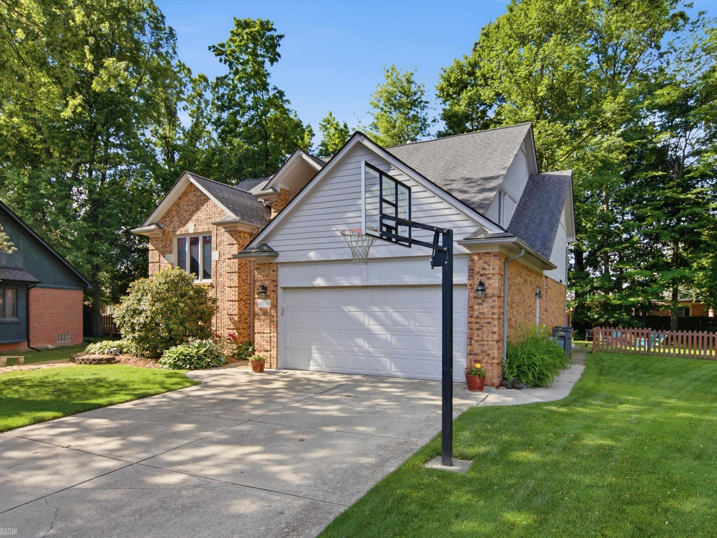 18036 N Lauren Drive, Clinton Twp, MI 48038 — Photo 34