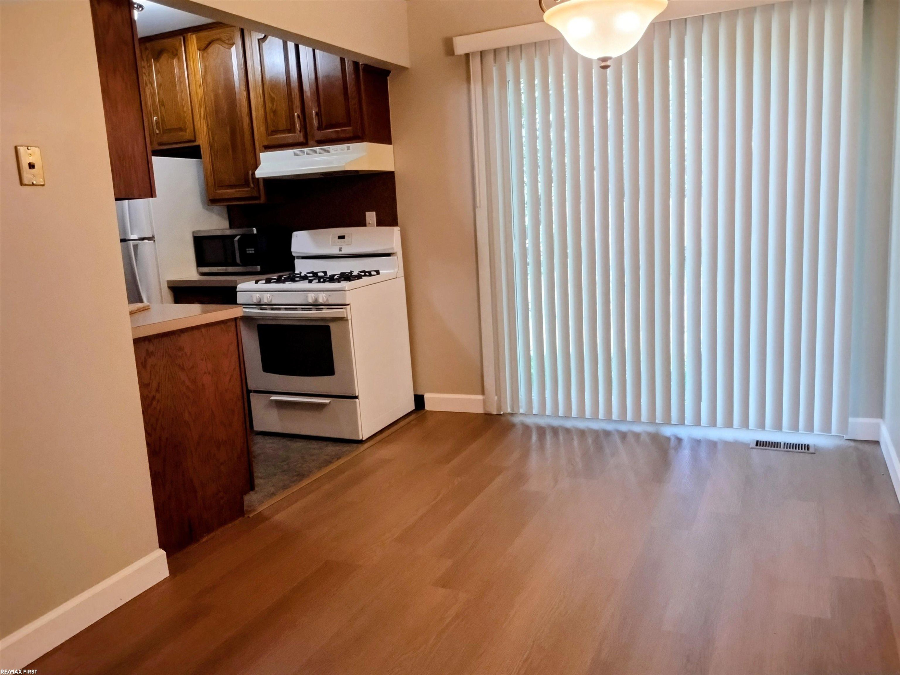 45547 Kensington Street, Utica, MI 48317 — Photo 6