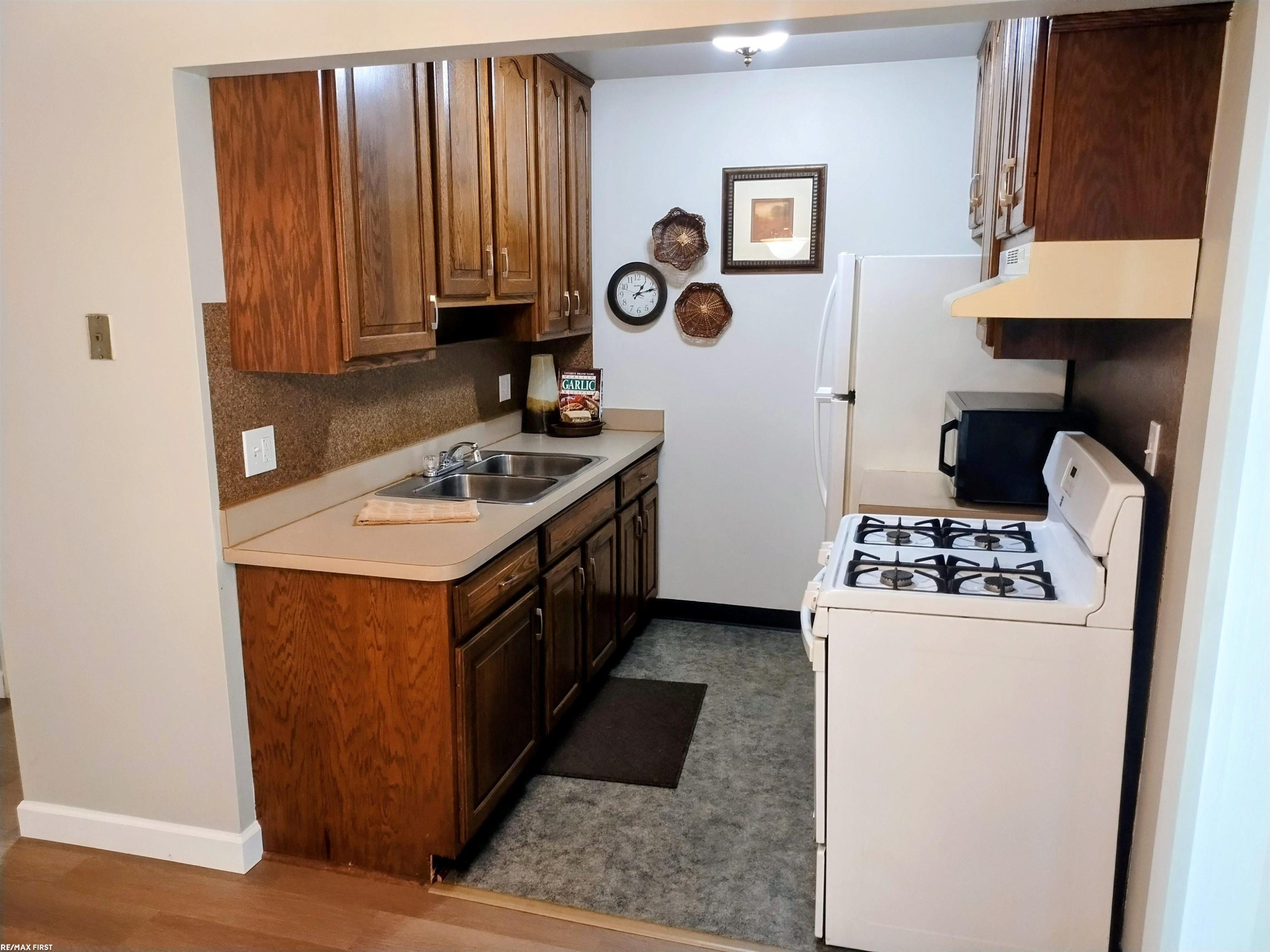45547 Kensington Street, Utica, MI 48317 — Photo 7