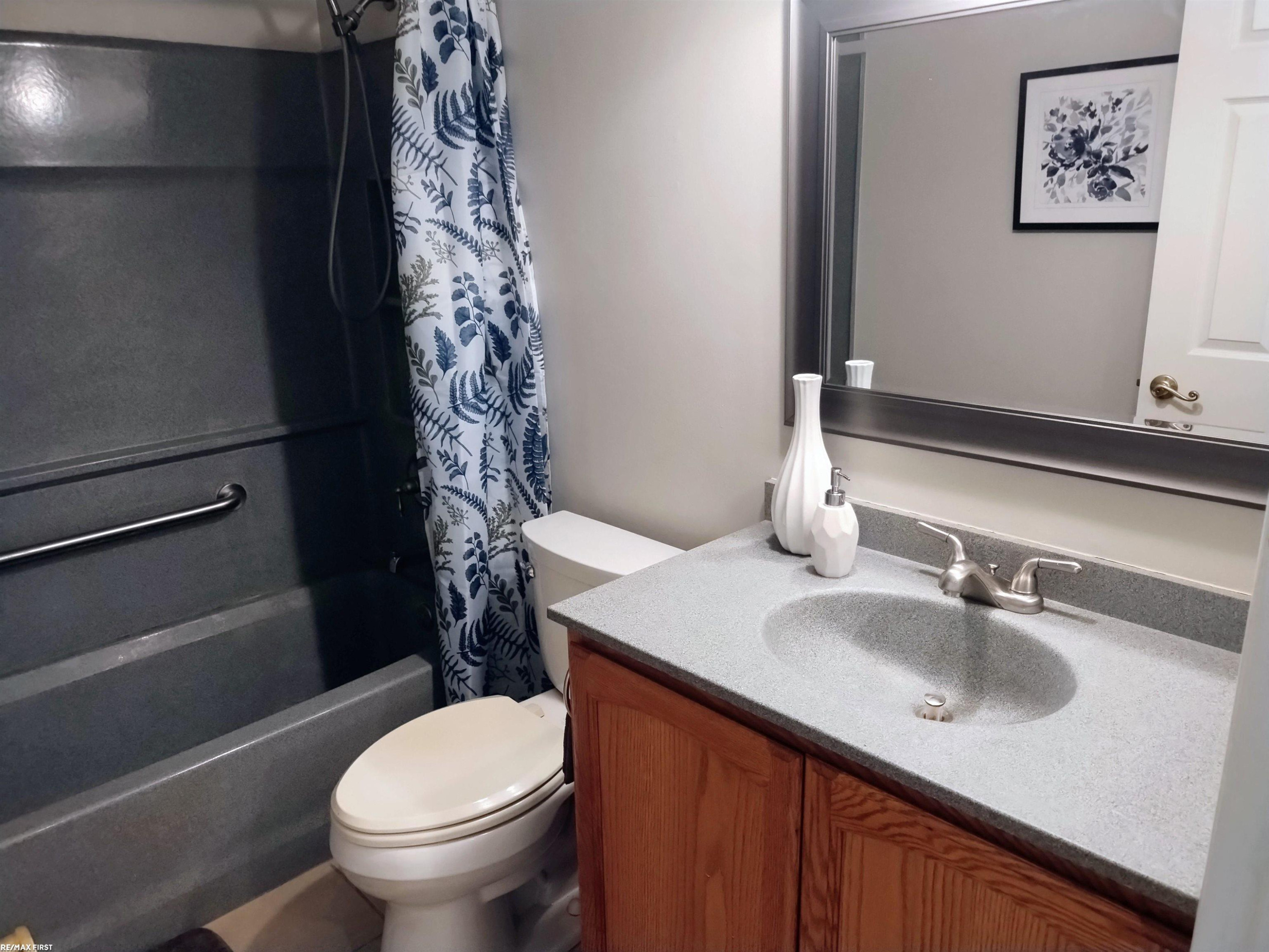 45547 Kensington Street, Utica, MI 48317 — Photo 12