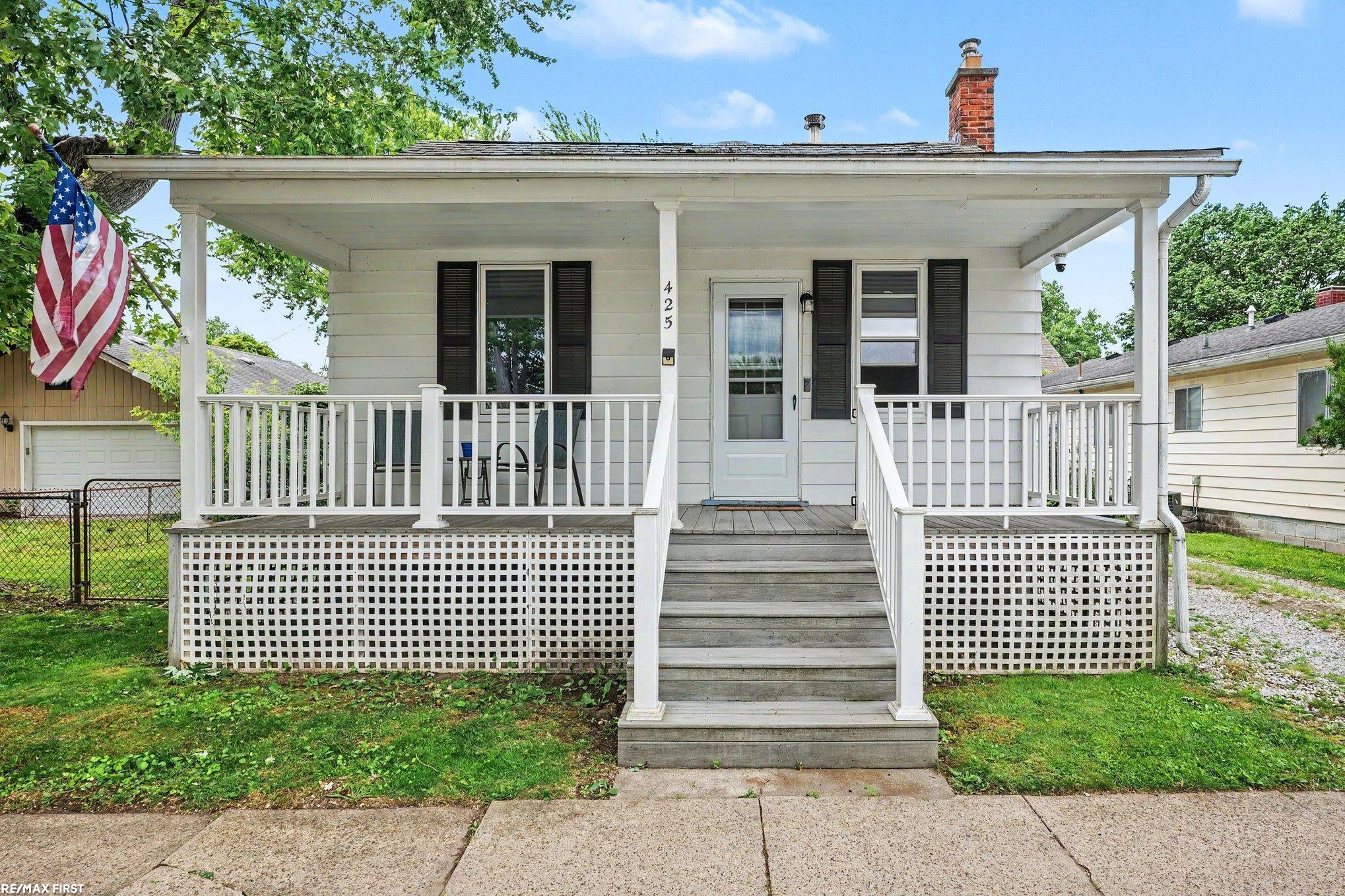 425 E St Clair Street, MI — Photo 2