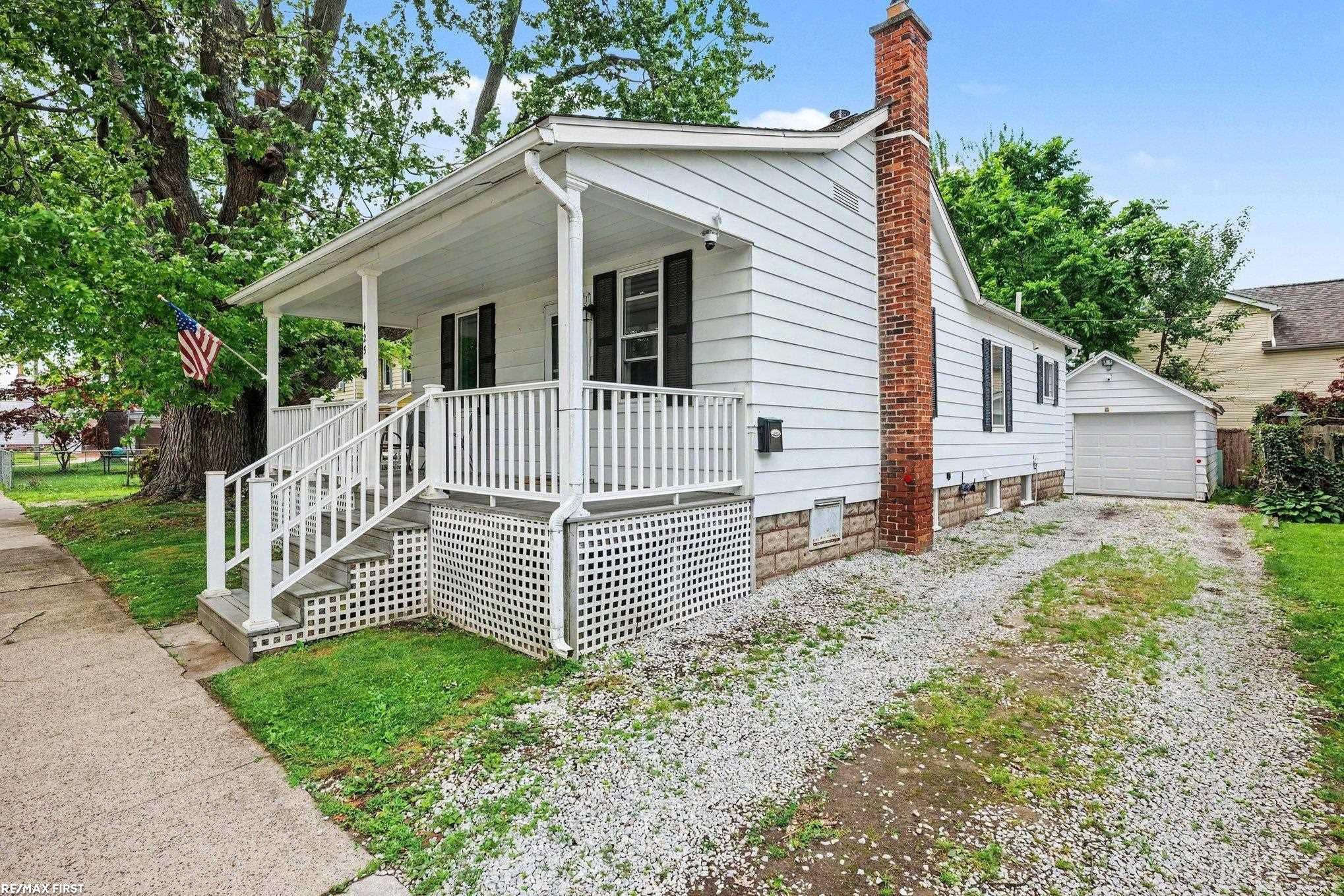 425 E St Clair Street, MI — Photo 3
