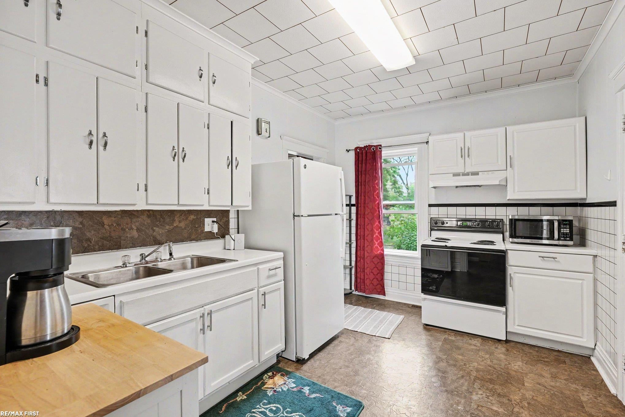 425 E St Clair Street, MI — Photo 9