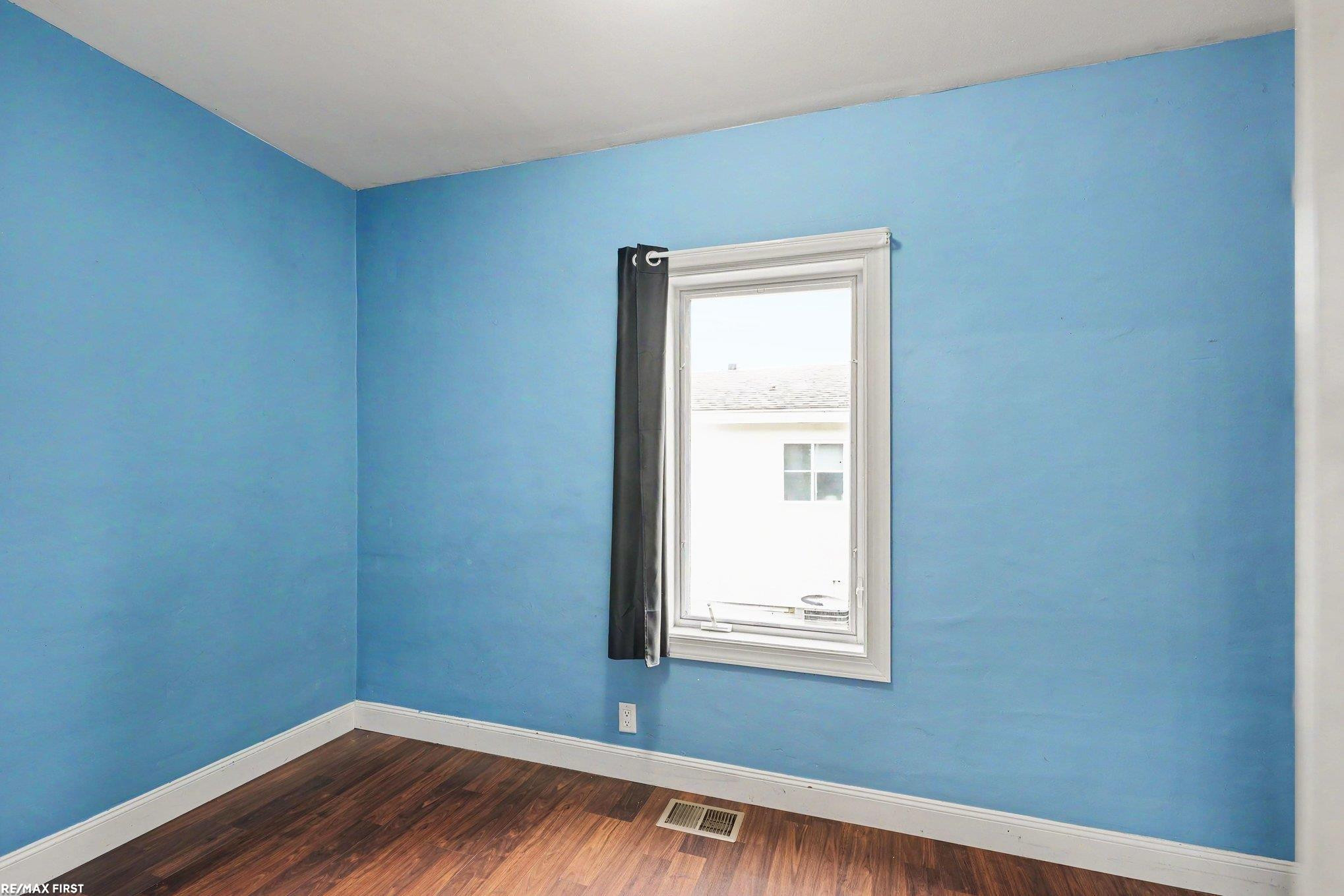425 E St Clair Street, MI — Photo 12