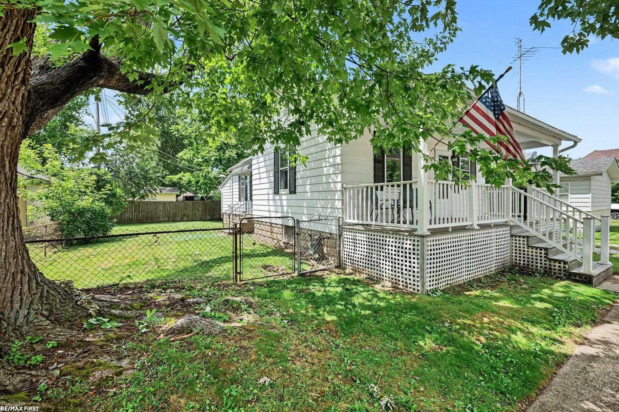 425 E St Clair Street, MI — Photo 16