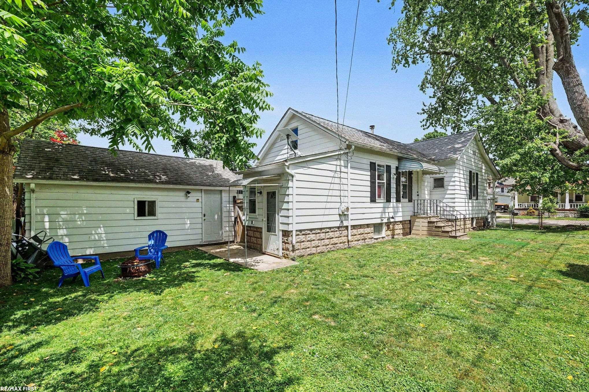 425 E St Clair Street, MI — Photo 17