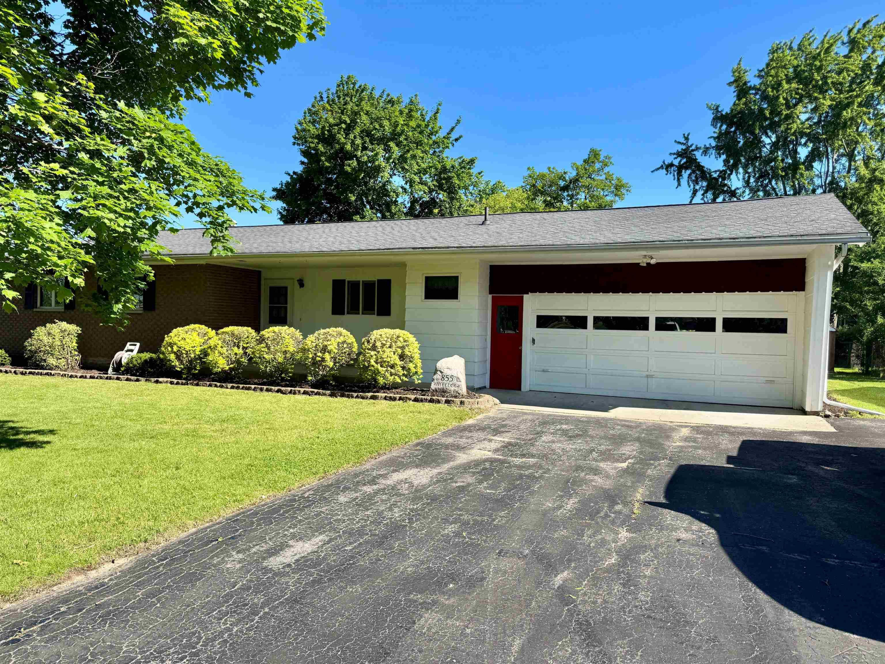 835 Wheelock Drive, Freeland, MI 48623 — Photo 2