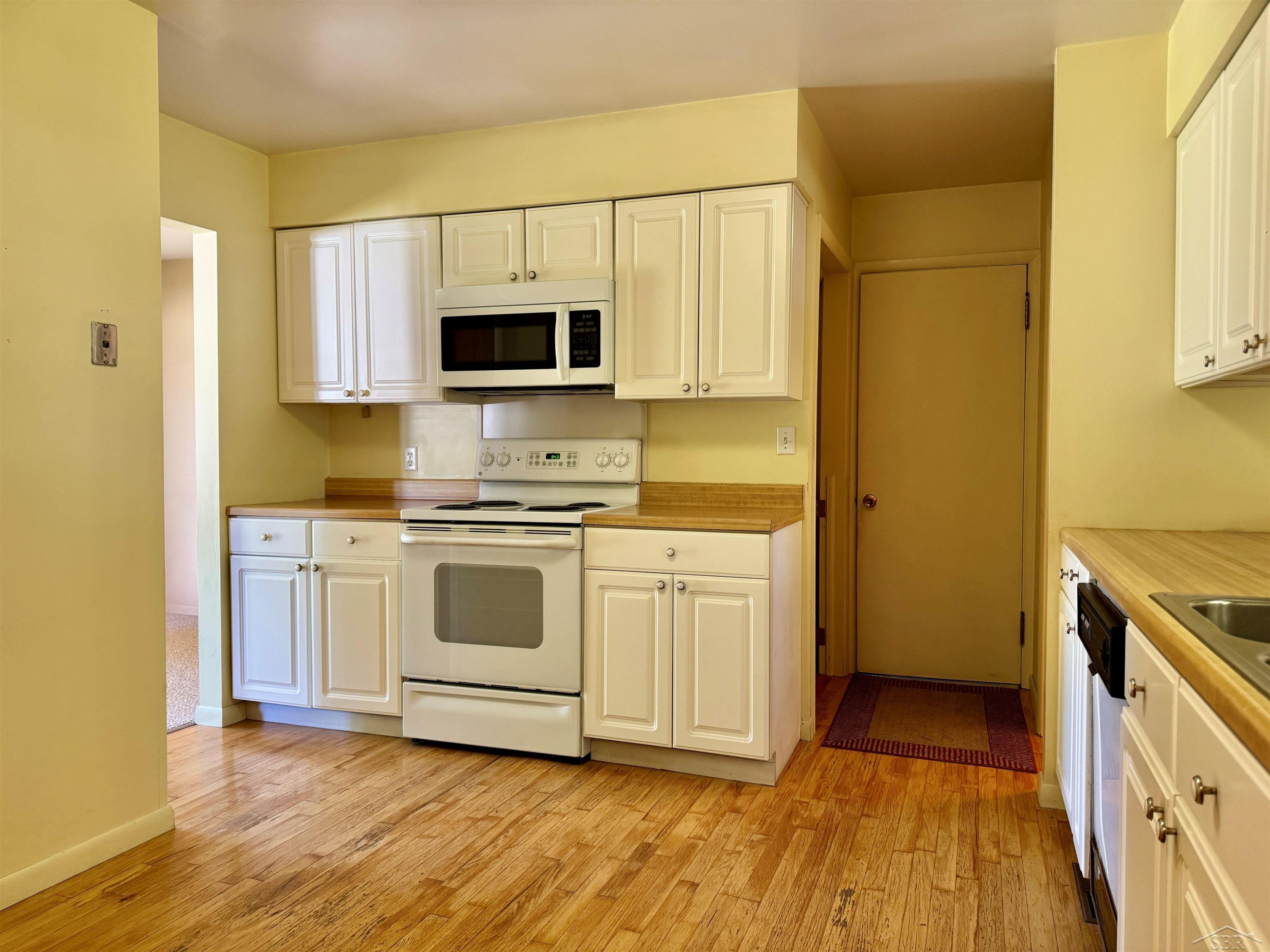 835 Wheelock Drive, Freeland, MI 48623 — Photo 3