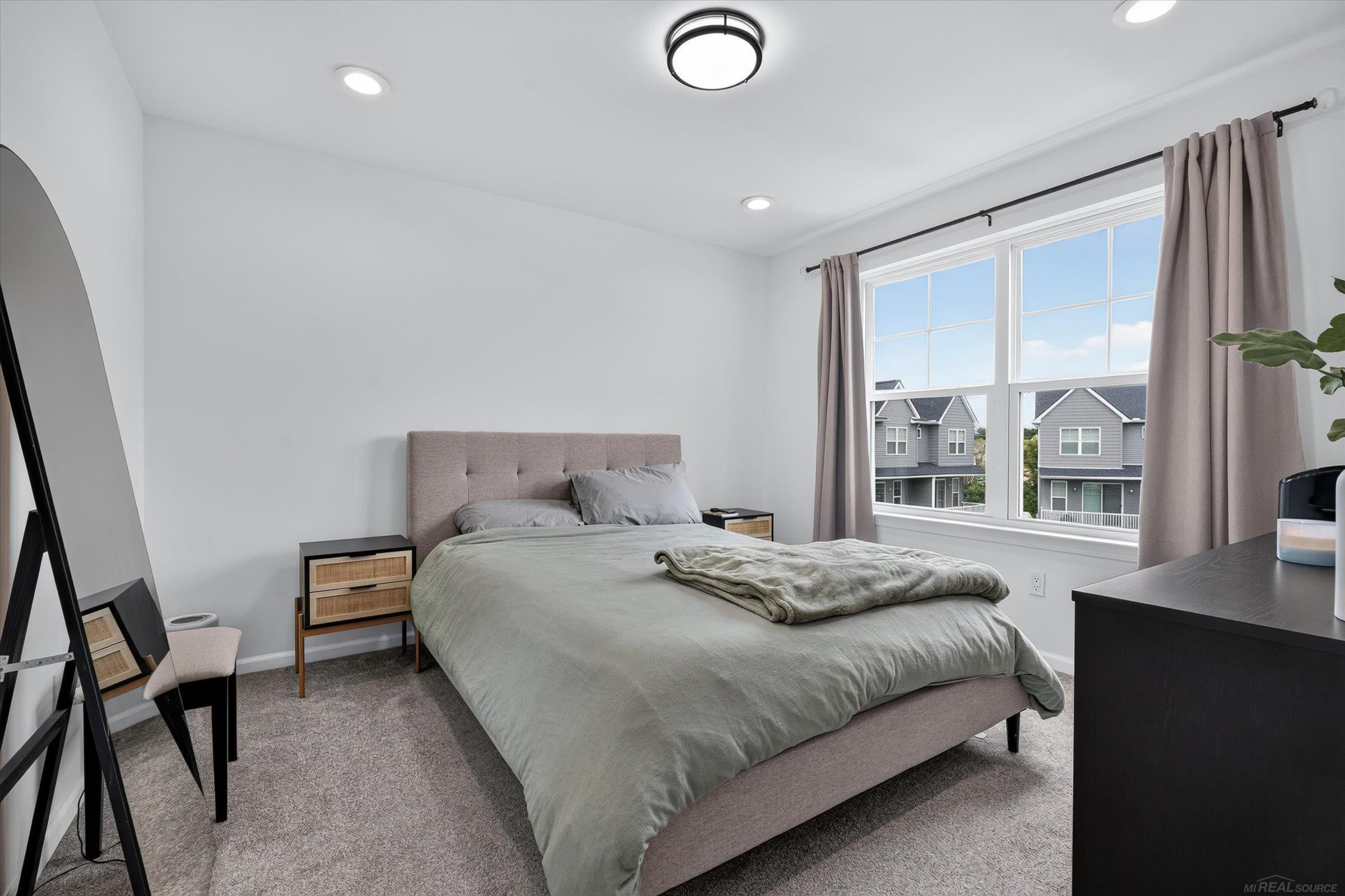 3981 Trailway Commons Circle, MI 48326 — Photo 4