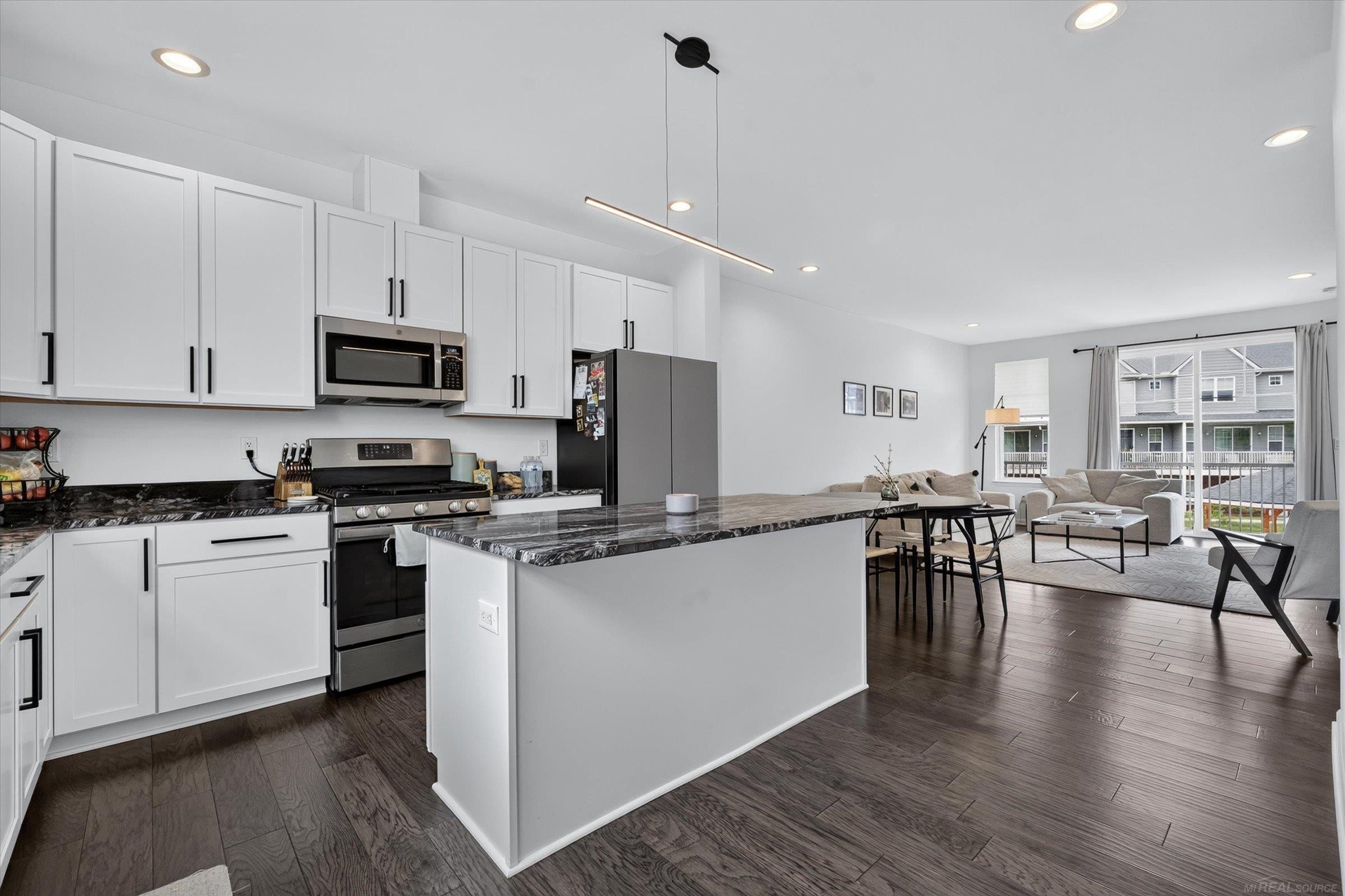 3981 Trailway Commons Circle, MI 48326 — Photo 11