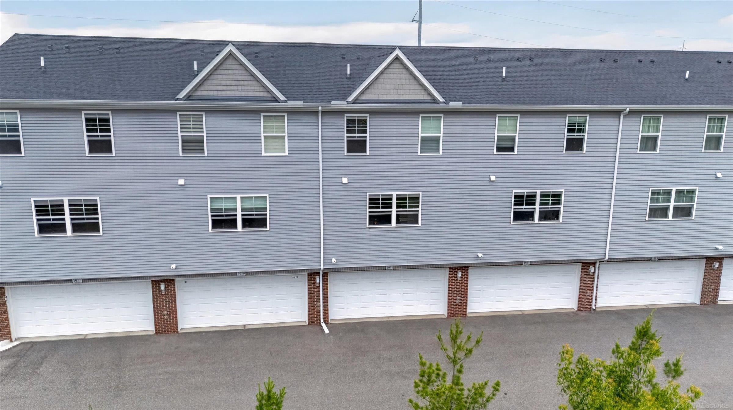 3981 Trailway Commons Circle, MI 48326 — Photo 15