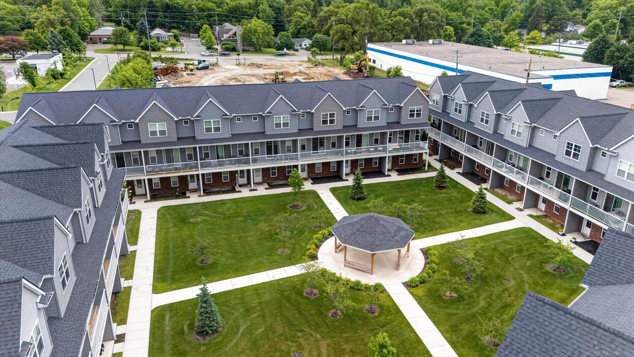 3981 Trailway Commons Circle, MI 48326 — Photo 30