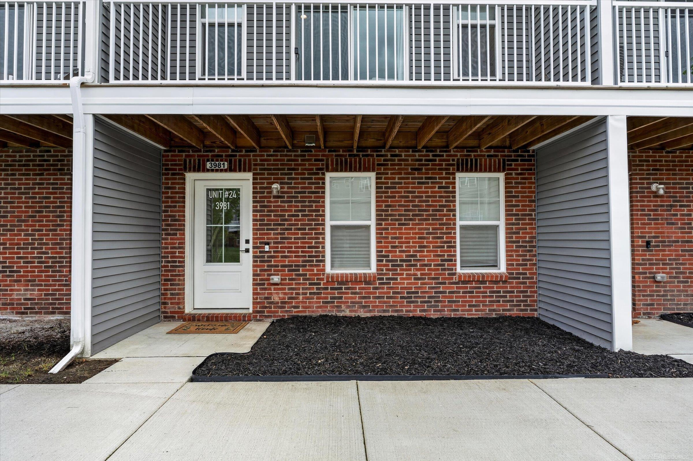 3981 Trailway Commons Circle, MI 48326 — Photo 32