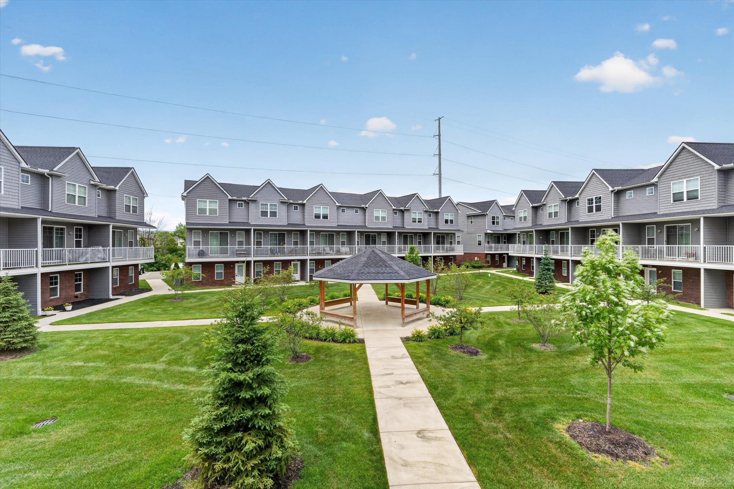 3981 Trailway Commons Circle, MI 48326 — Photo 33