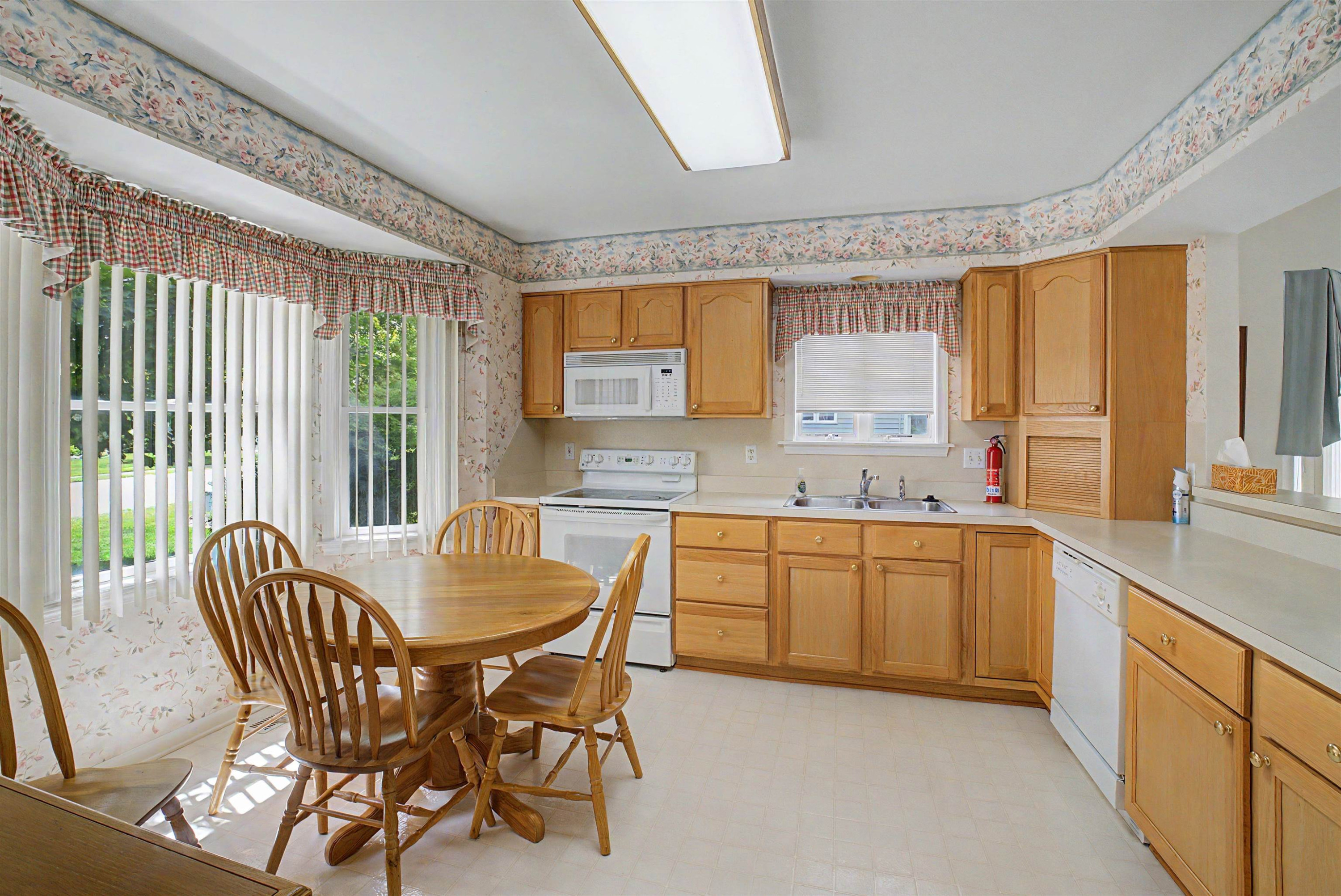 4264 Springbrook Drive, Swartz Creek, MI 48473 — Photo 7
