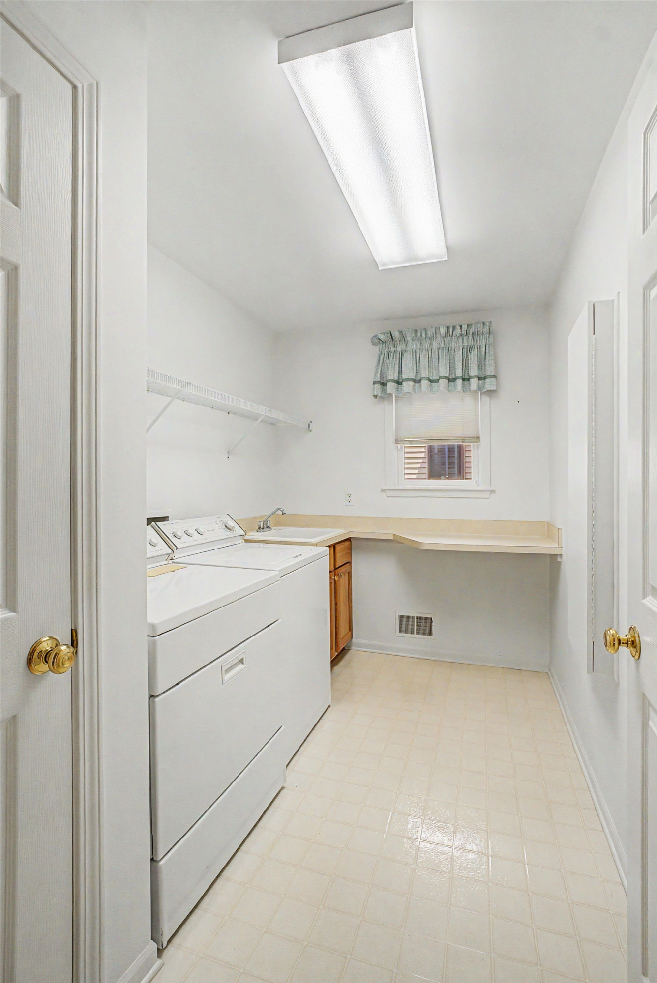 4264 Springbrook Drive, Swartz Creek, MI 48473 — Photo 16