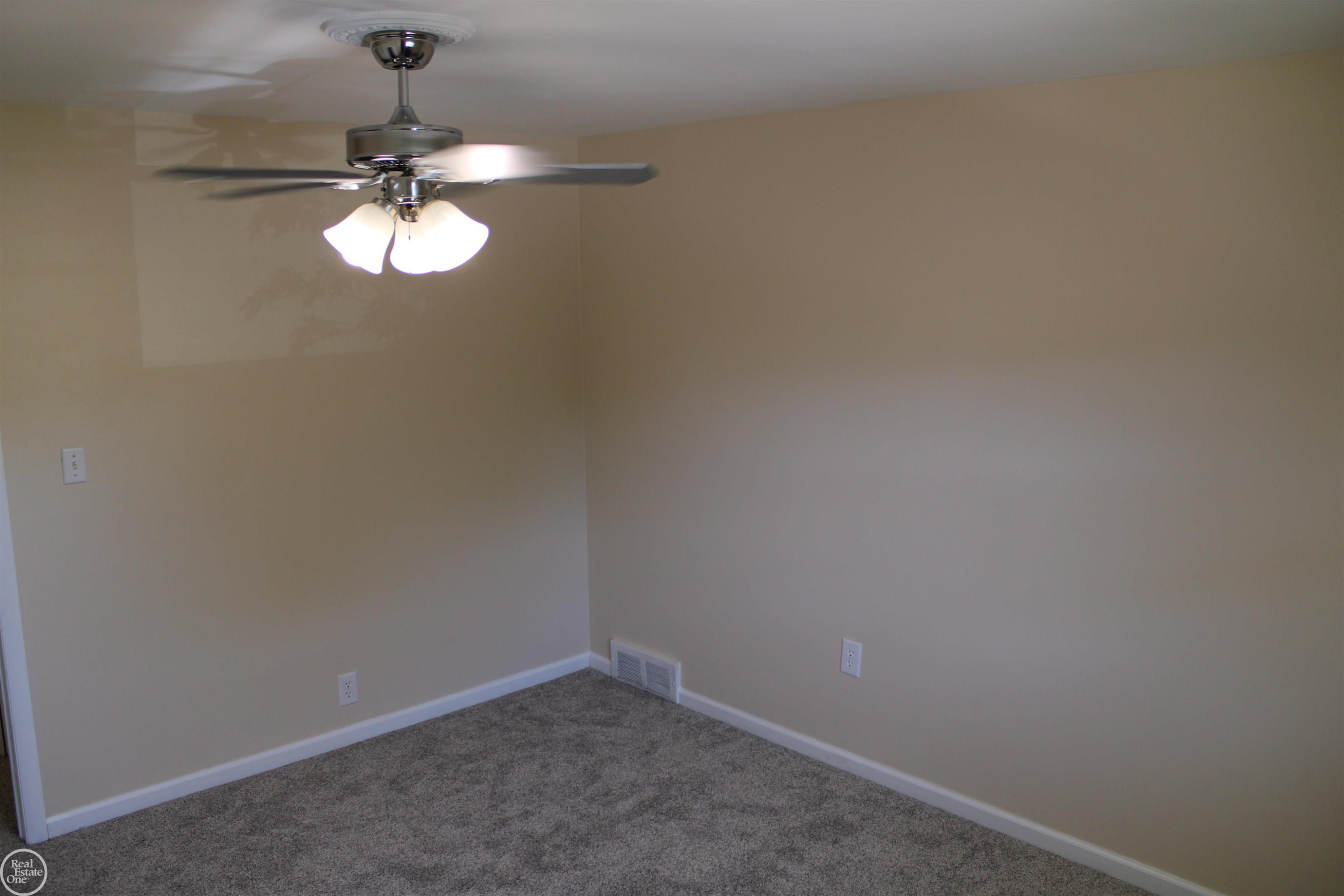 45731 Kensington Street, Utica, MI 48317 — Photo 24