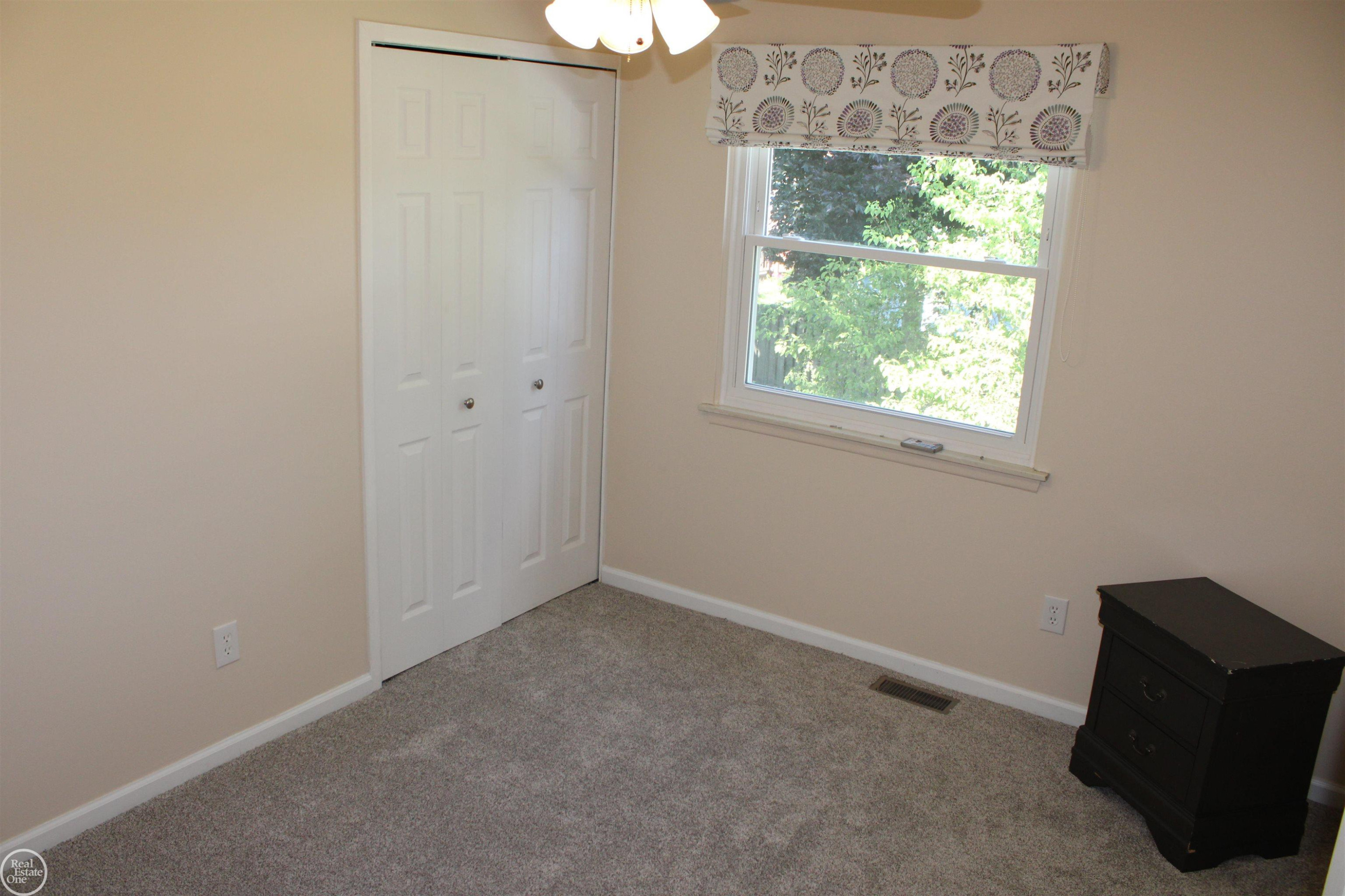 45731 Kensington Street, Utica, MI 48317 — Photo 26