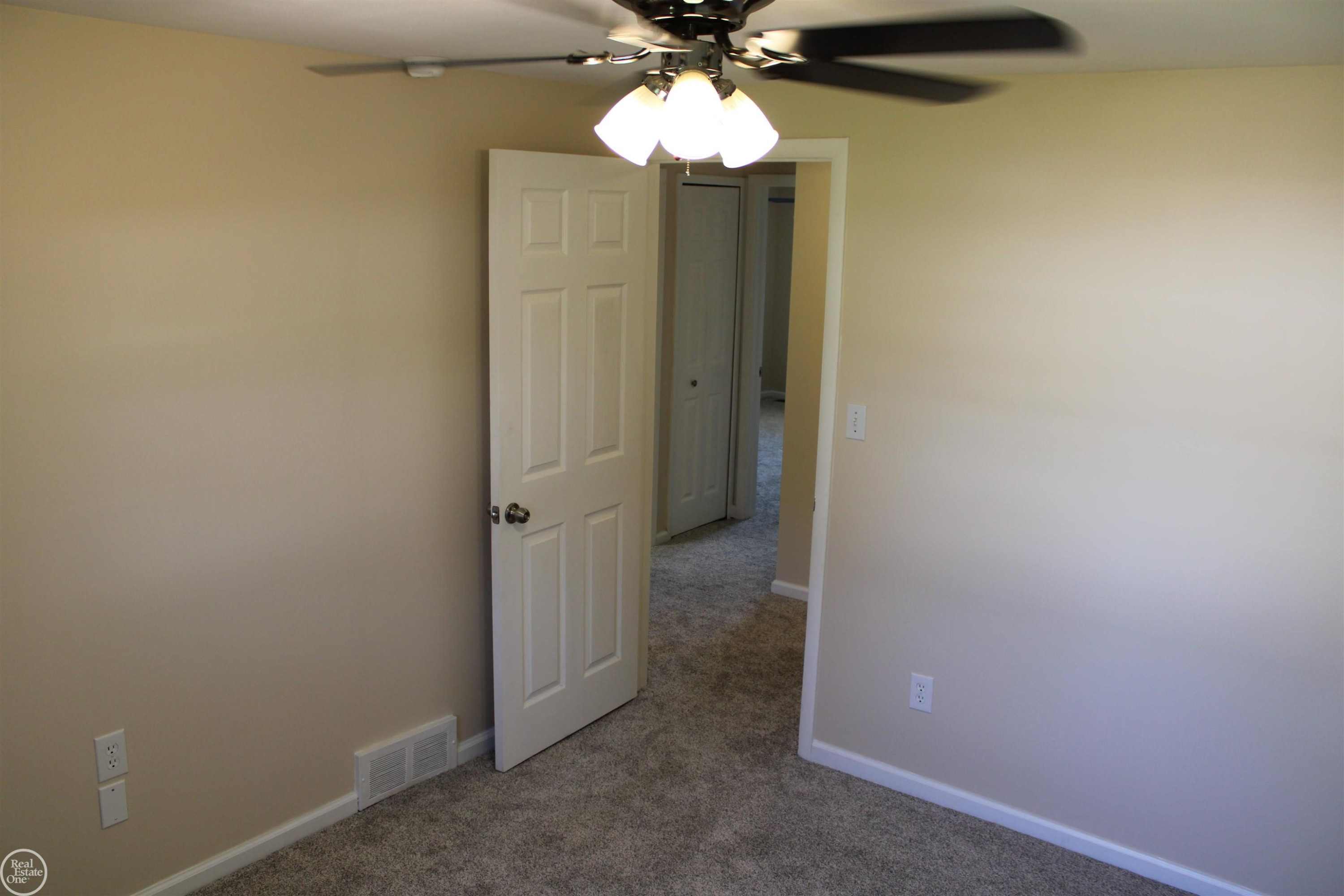 45731 Kensington Street, Utica, MI 48317 — Photo 27