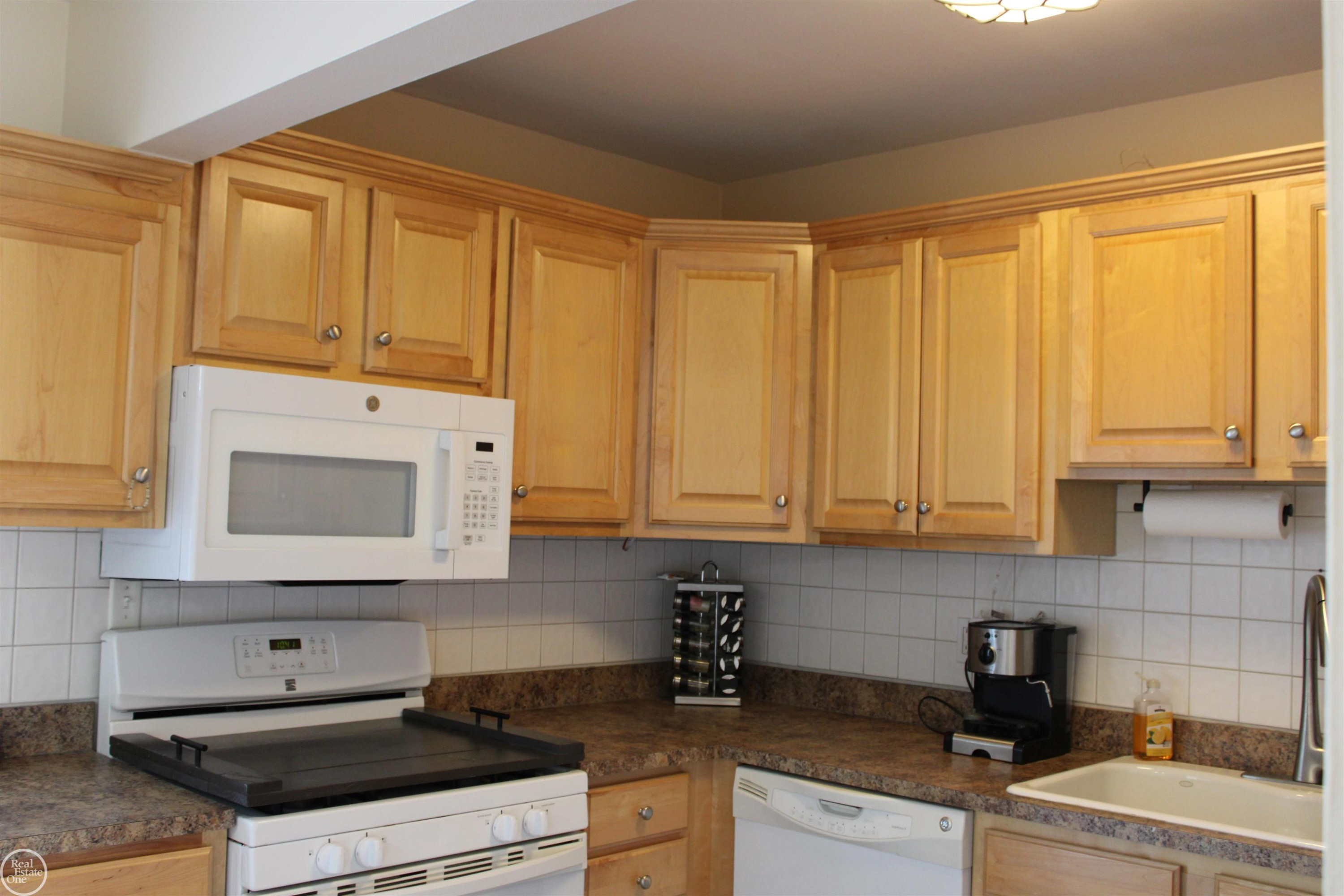 45731 Kensington Street, Utica, MI 48317 — Photo 35