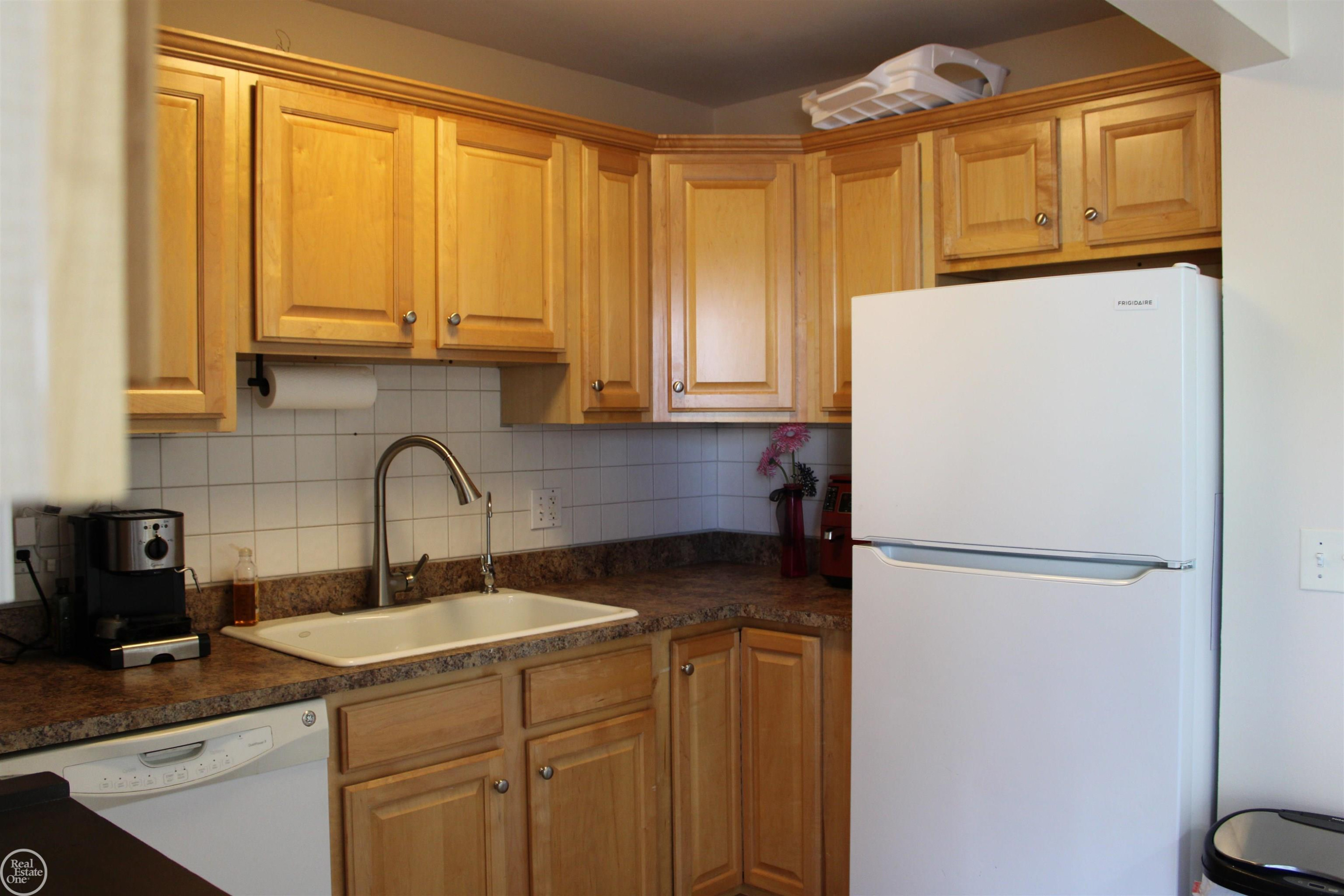 45731 Kensington Street, Utica, MI 48317 — Photo 36