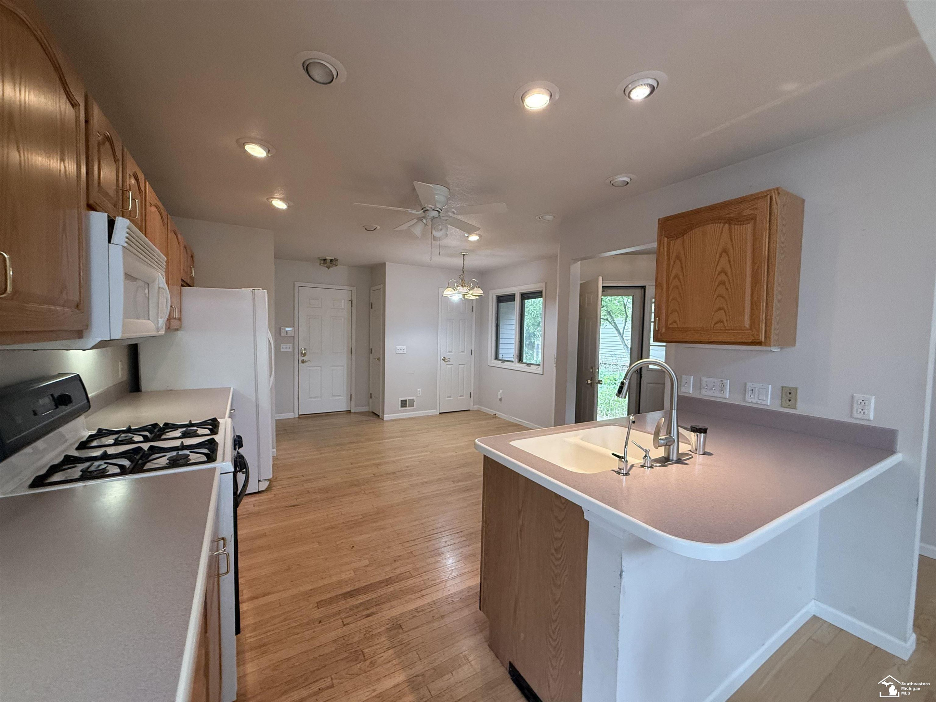 1626 Spruce Court, Temperance, MI 48182 — Photo 6