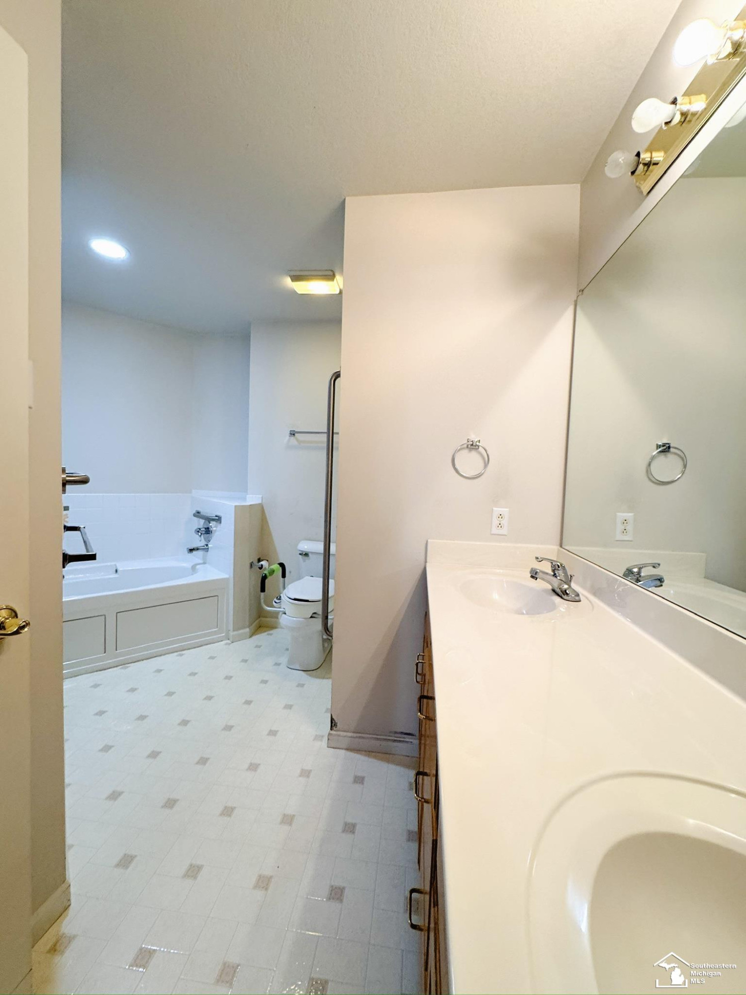 1626 Spruce Court, Temperance, MI 48182 — Photo 13