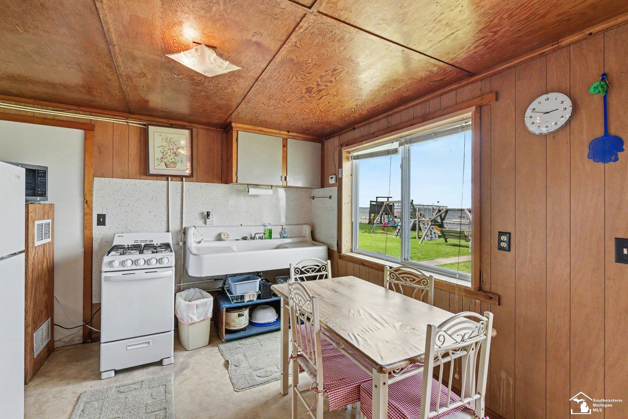 5358 W Houghton Lake Drive, Houghton Lake, MI 48629 — Photo 25