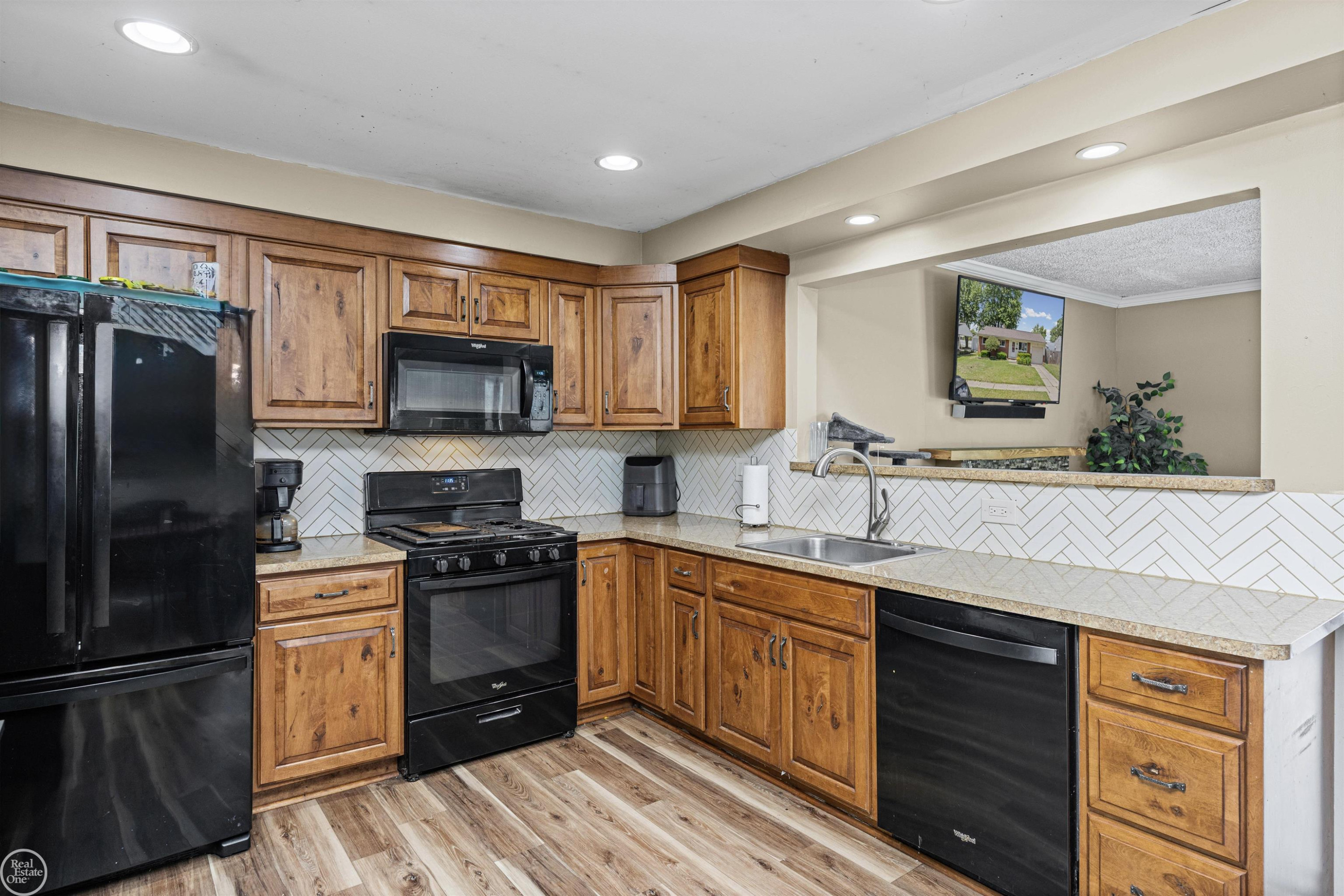 42251 BETLEY Drive, Sterling Heights, MI 48313 — Photo 5