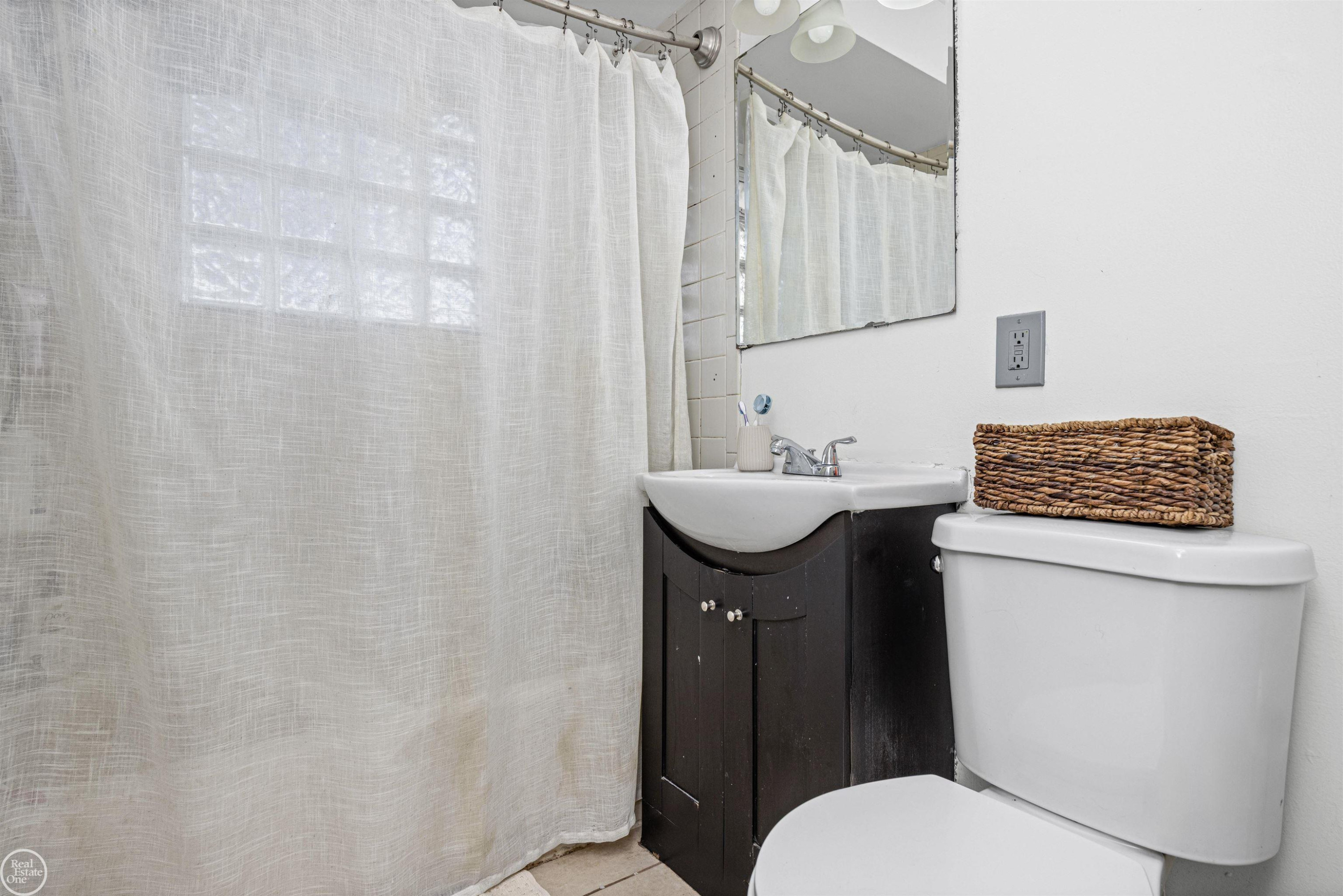 42251 BETLEY Drive, Sterling Heights, MI 48313 — Photo 14