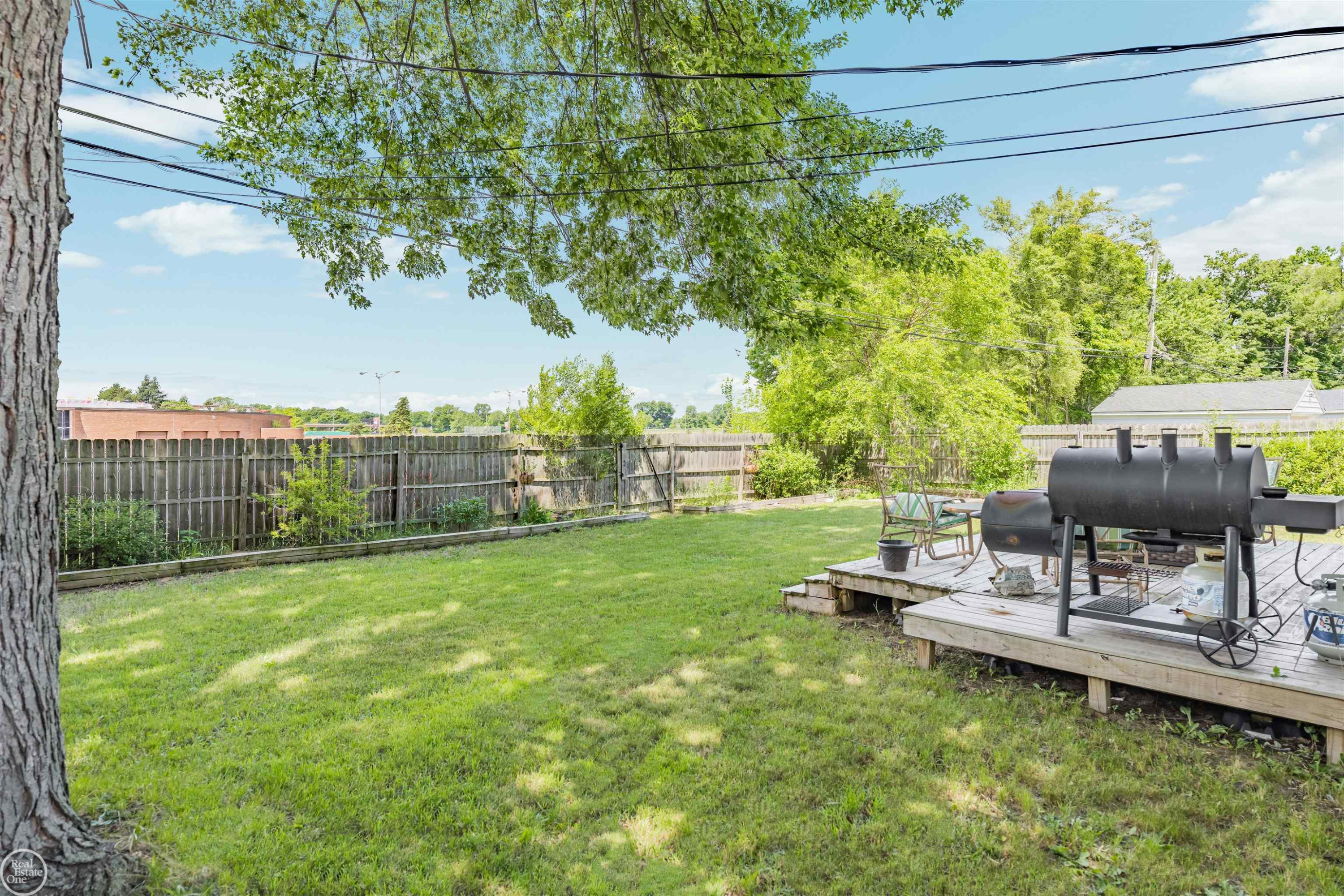 42251 BETLEY Drive, Sterling Heights, MI 48313 — Photo 16