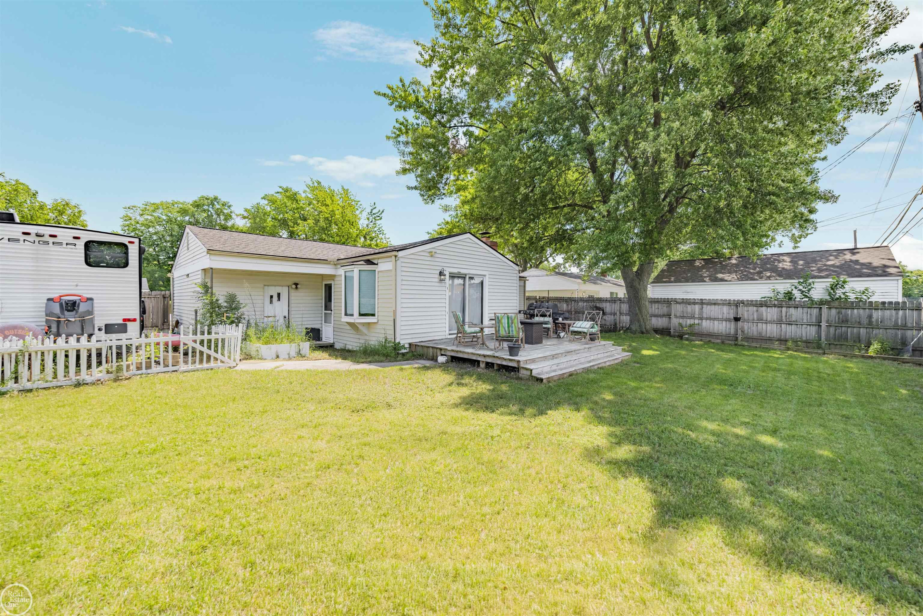 42251 BETLEY Drive, Sterling Heights, MI 48313 — Photo 18