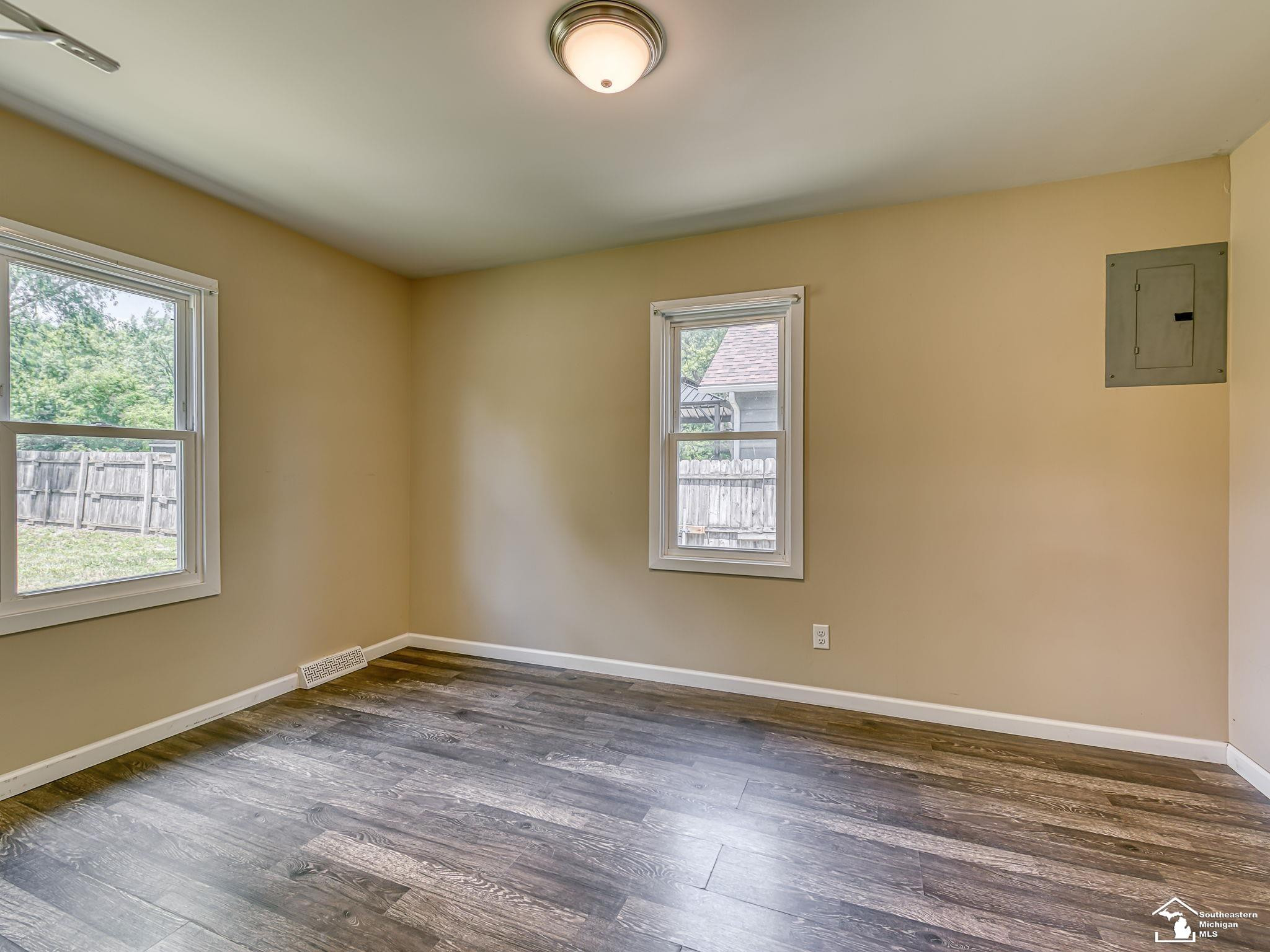 13023 S Dixie Highway, La Salle, MI — Photo 17