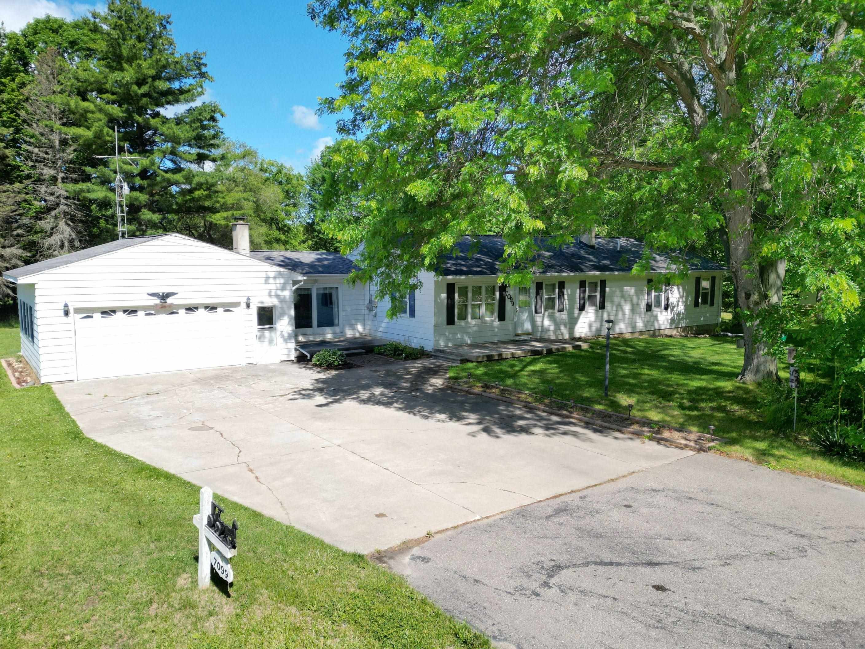 7099 N Henderson Road, Davison, MI 48420 — front exterior