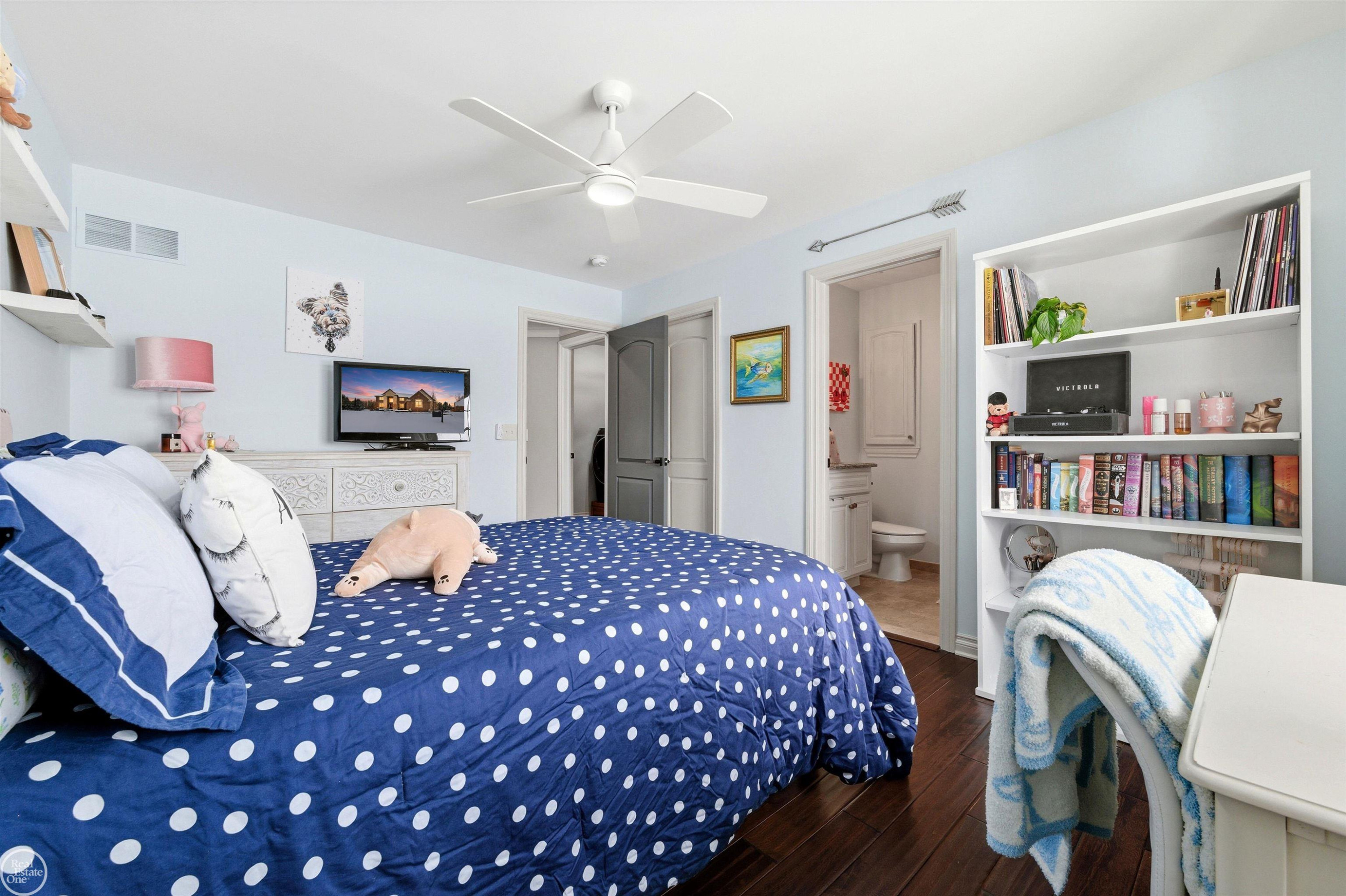 6024 HARBOR Court, MI — Photo 42
