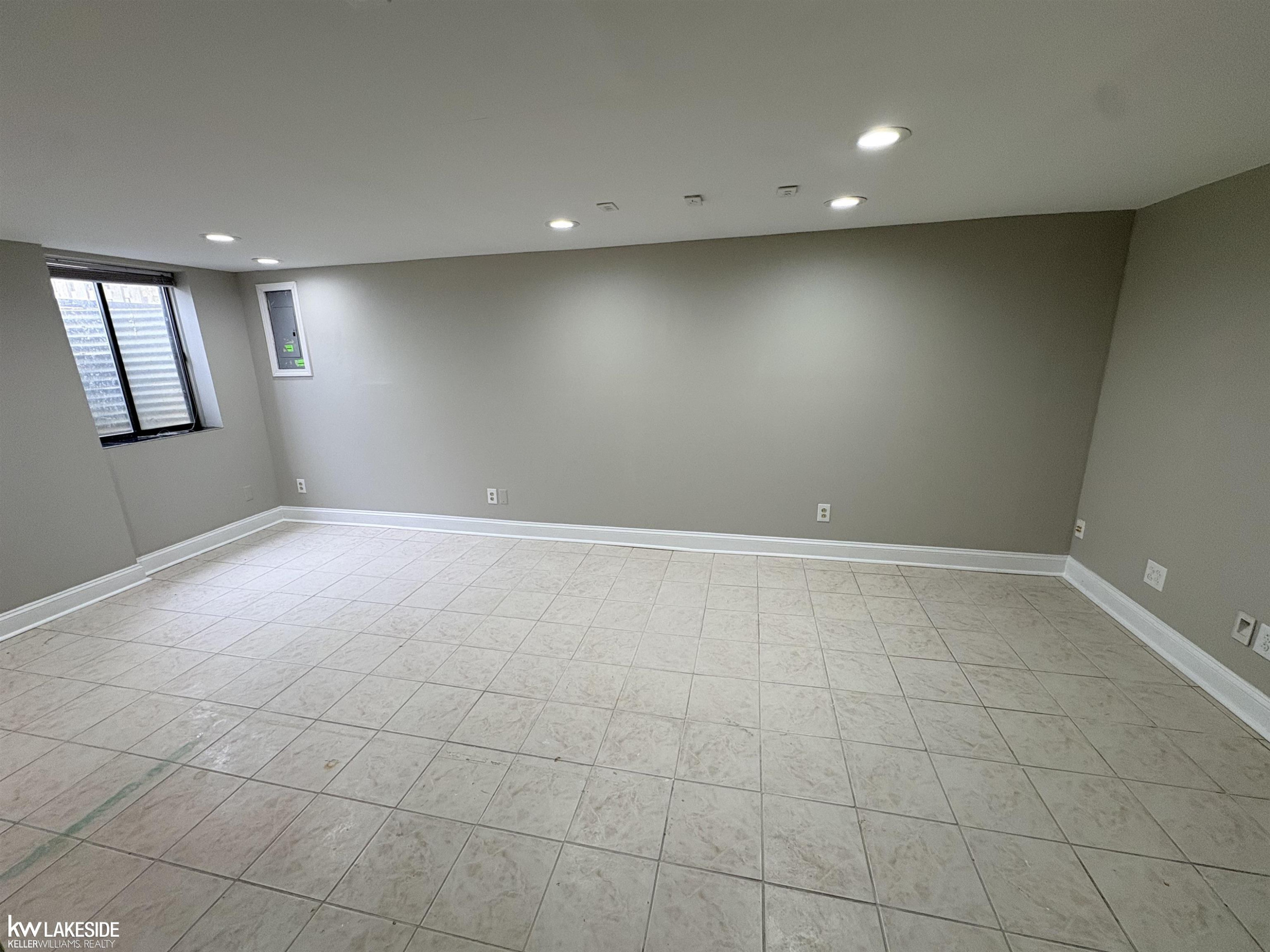 616 byron ct Road, Rochester, MI 48307 — Photo 10